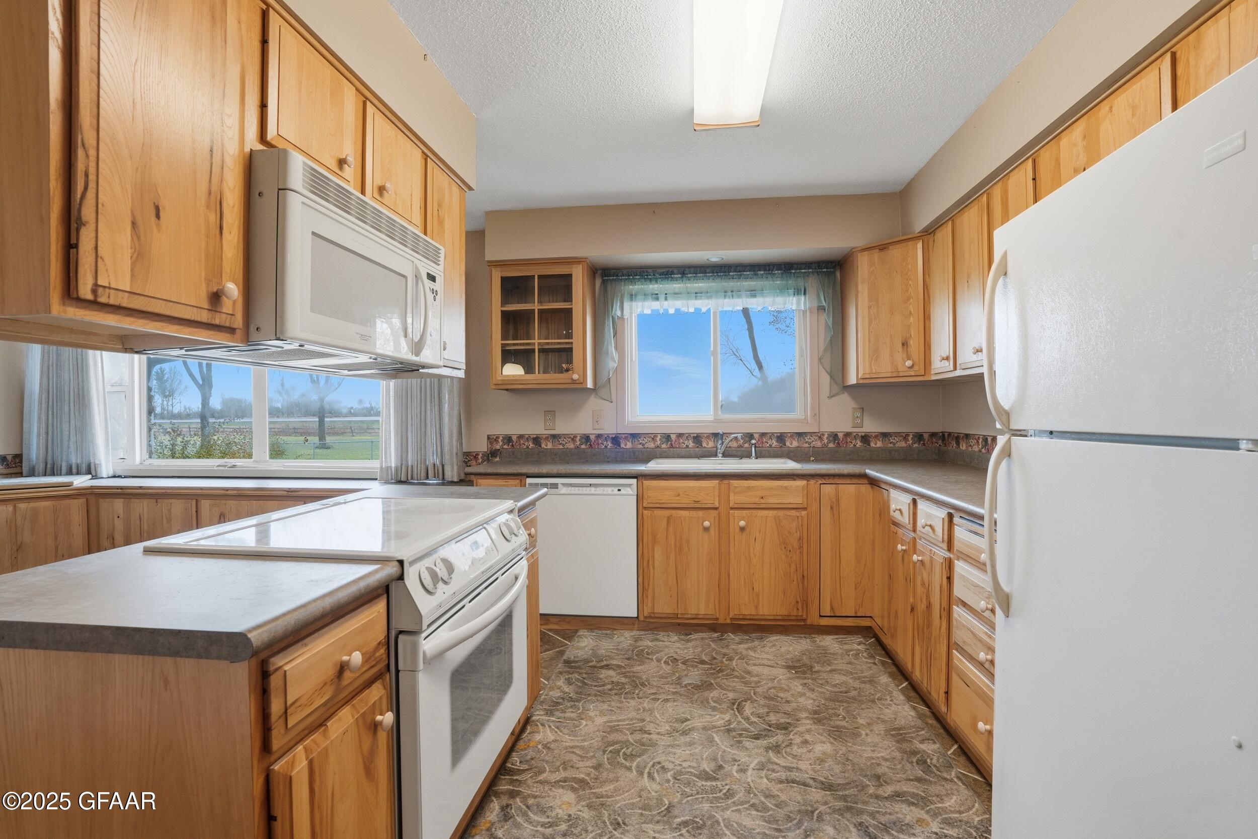 2950 US HWY 2 W, Emerado