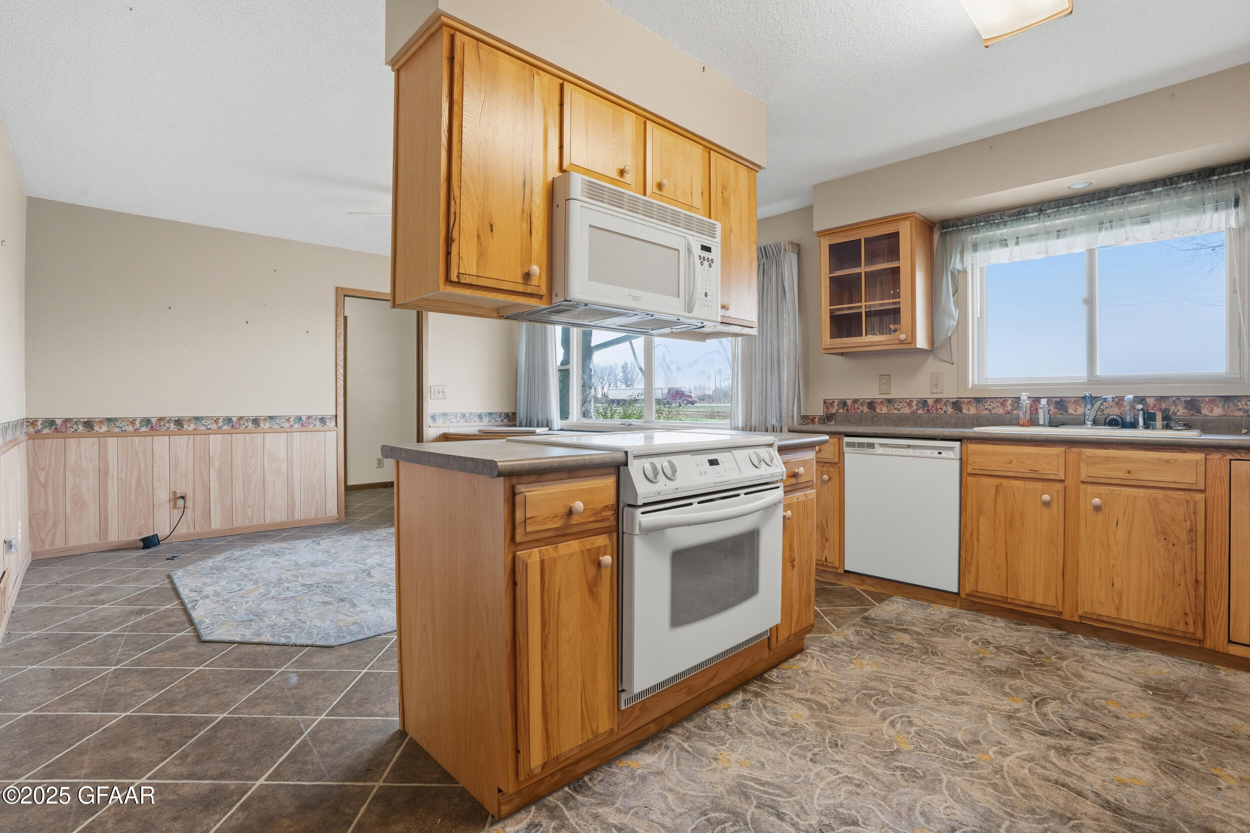 2950 US HWY 2 W, Emerado