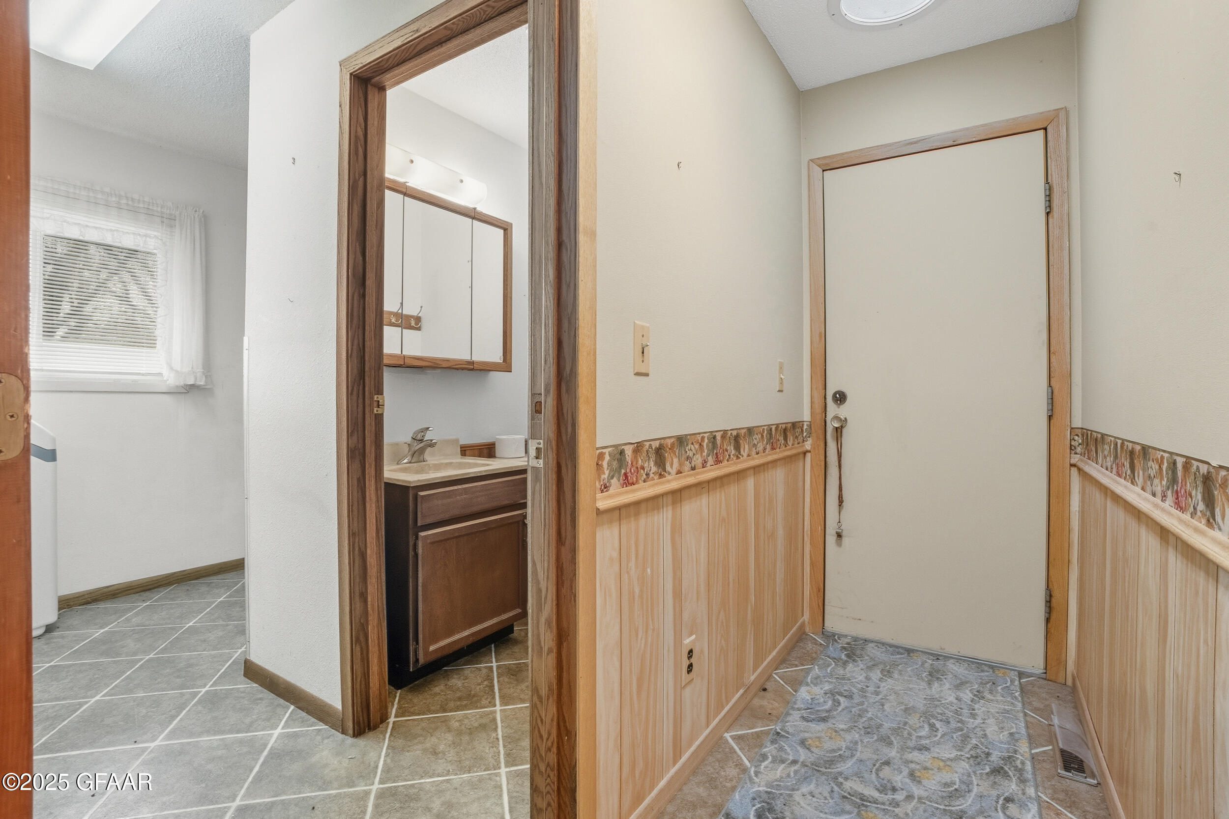 2950 US HWY 2 W, Emerado