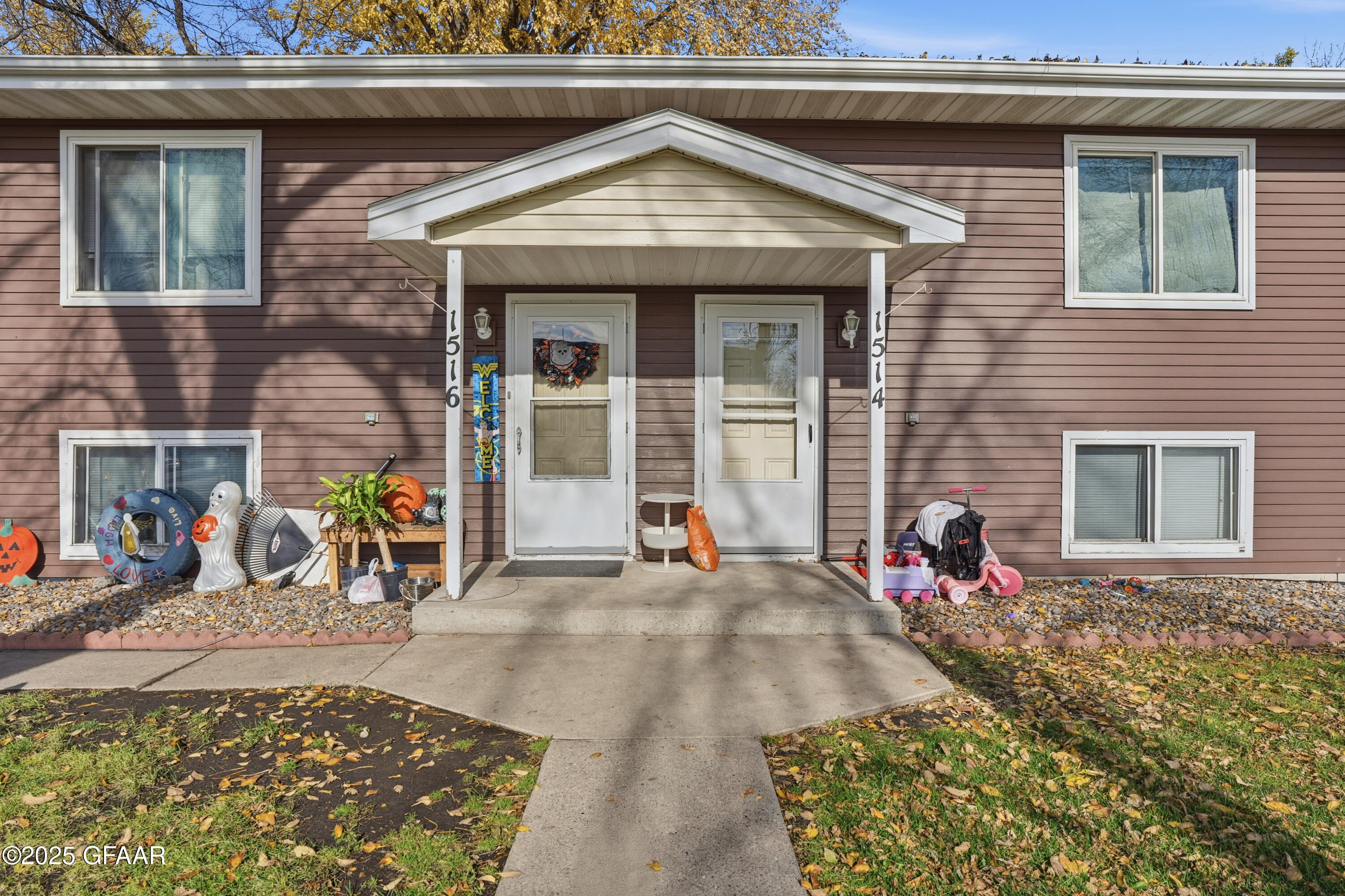 1514/1516 DYKE Avenue