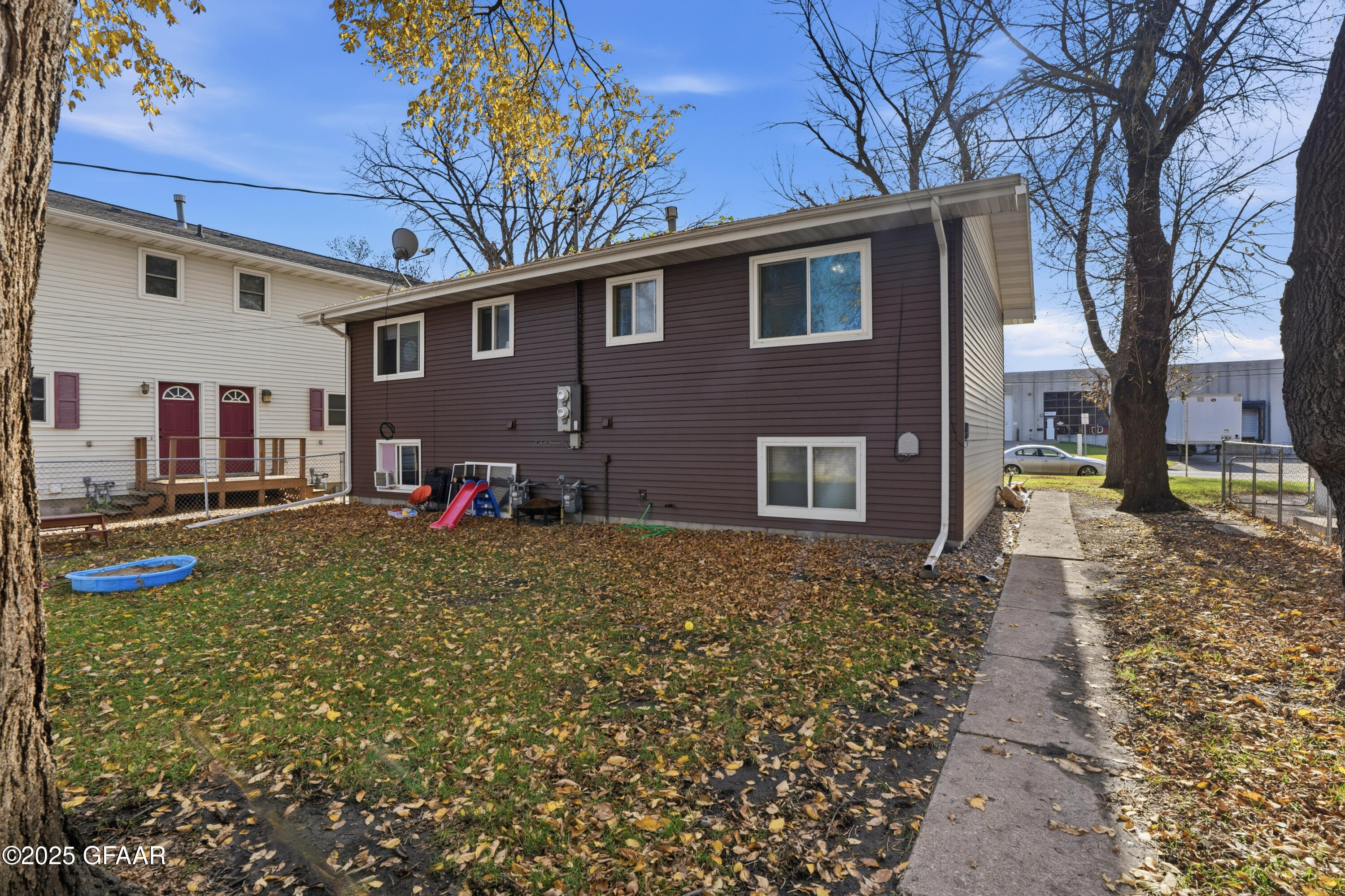 1514/1516 DYKE Avenue