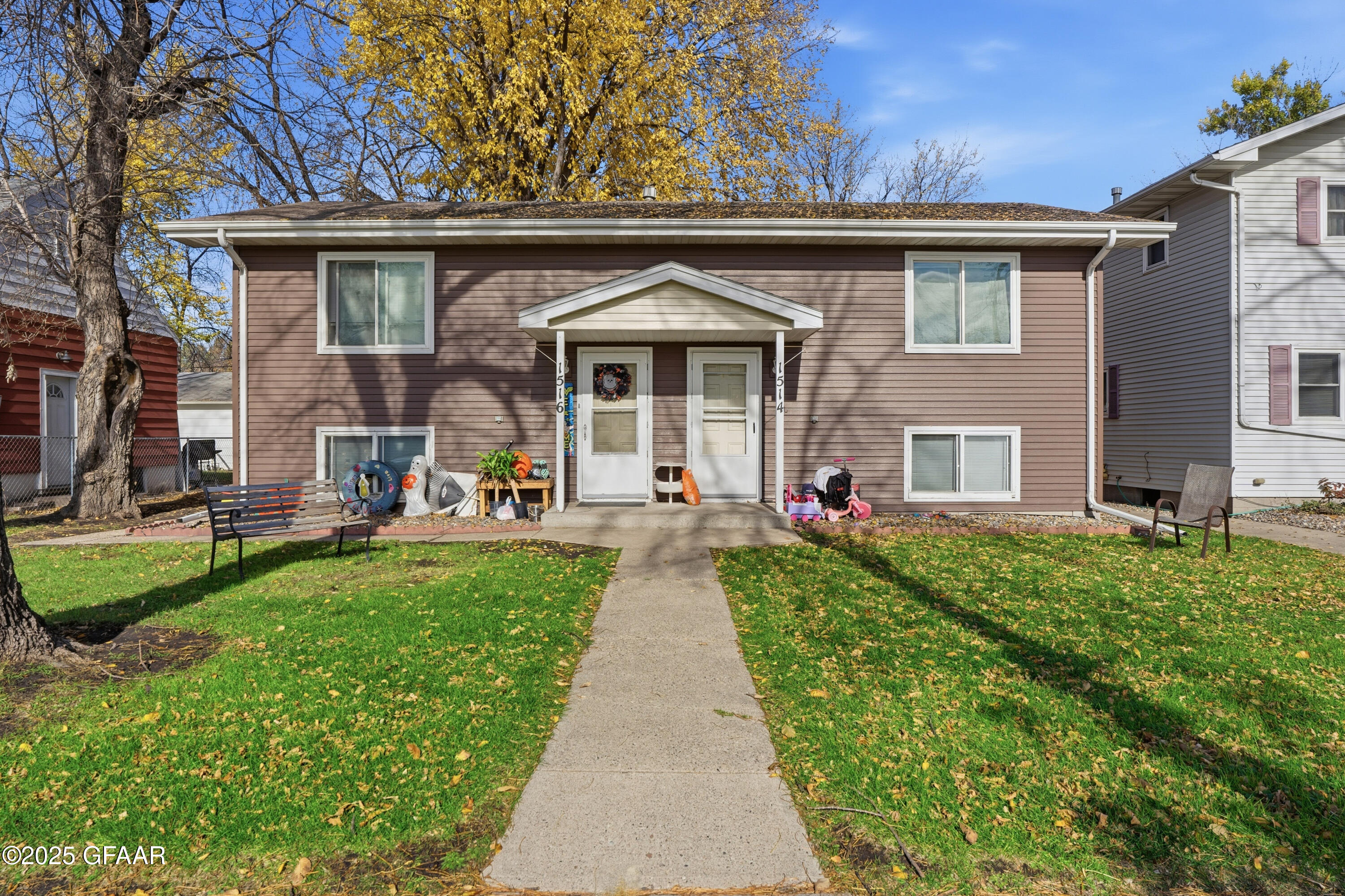 1514/1516 DYKE Avenue