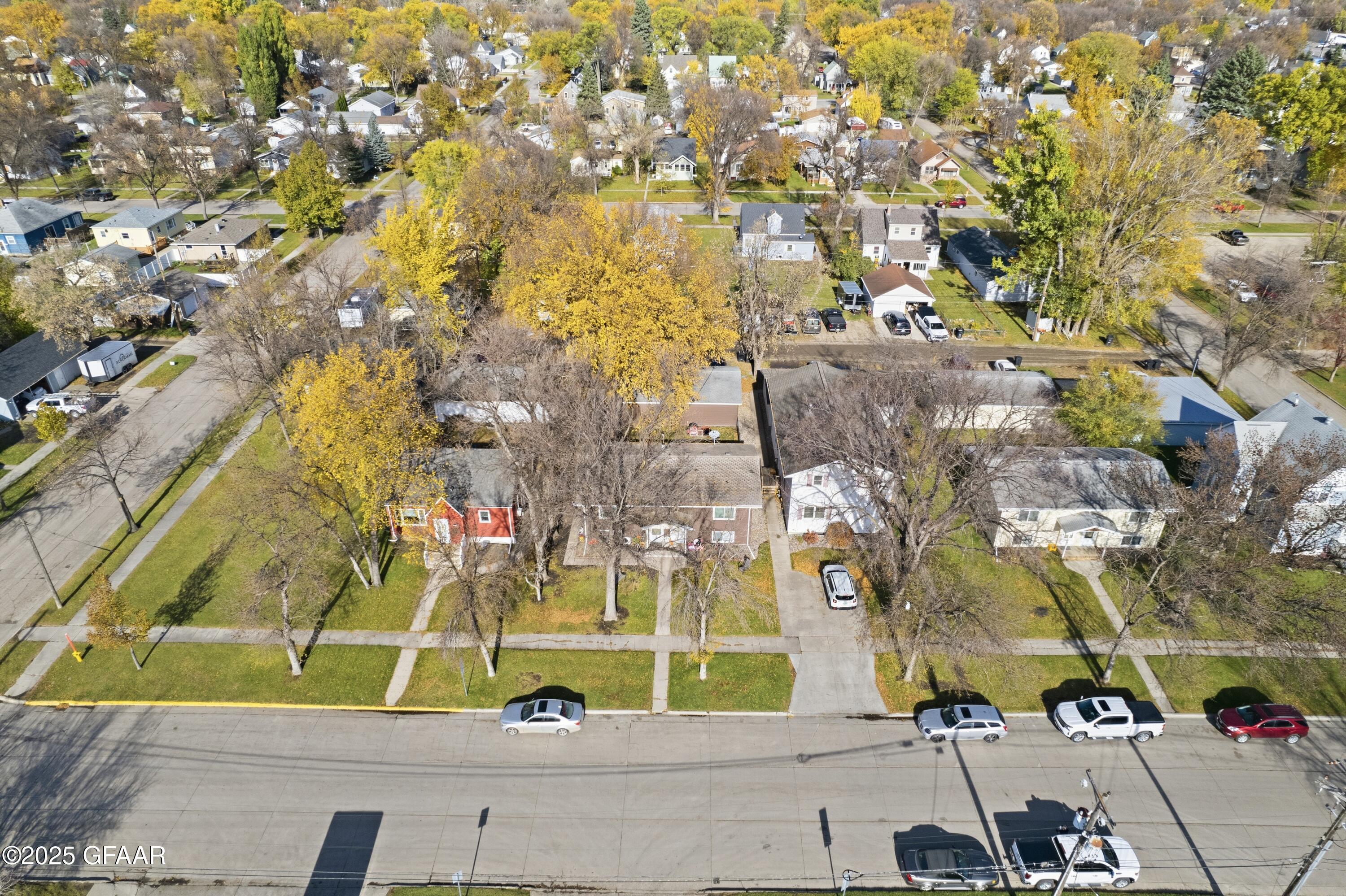 1514/1516 DYKE Avenue