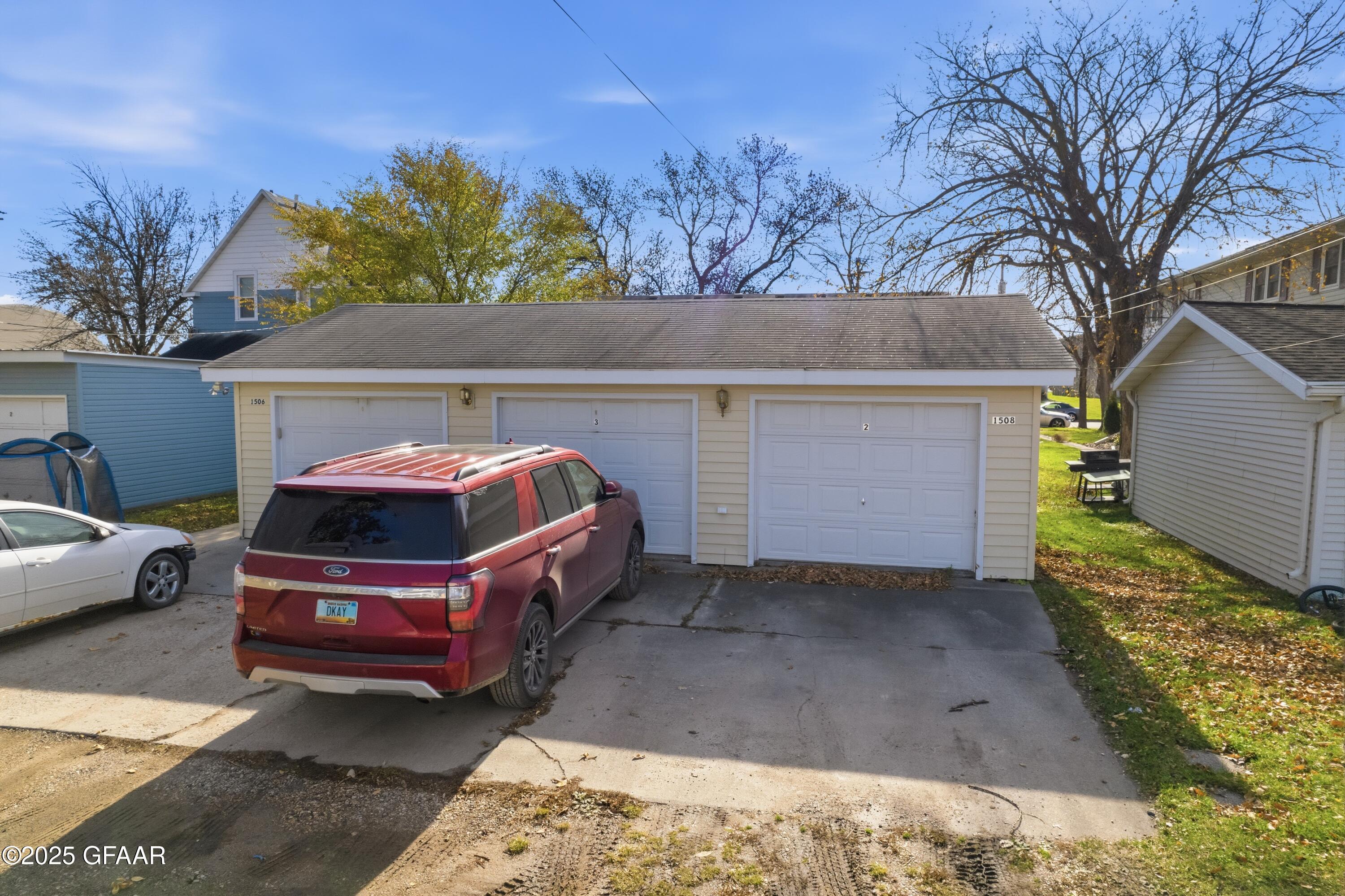 1506/1508 DYKE Avenue