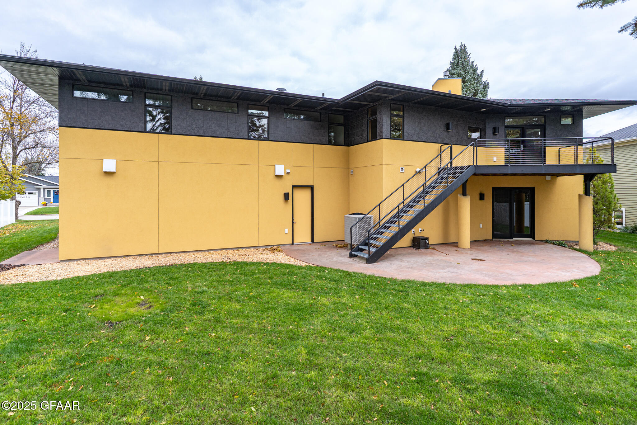 3012 E ELMWOOD Drive