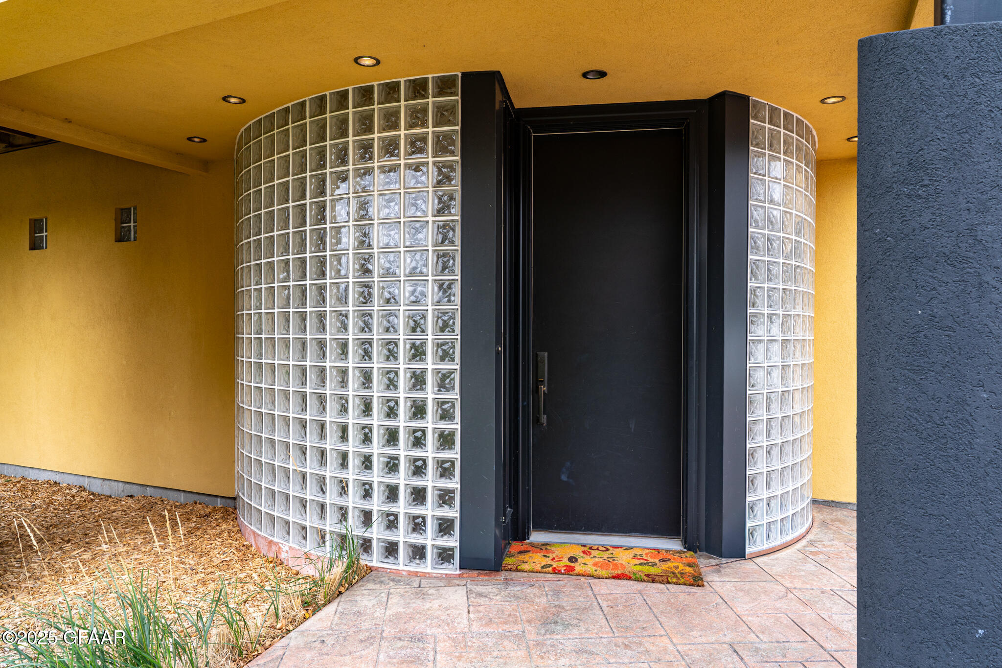 3012 E ELMWOOD Drive