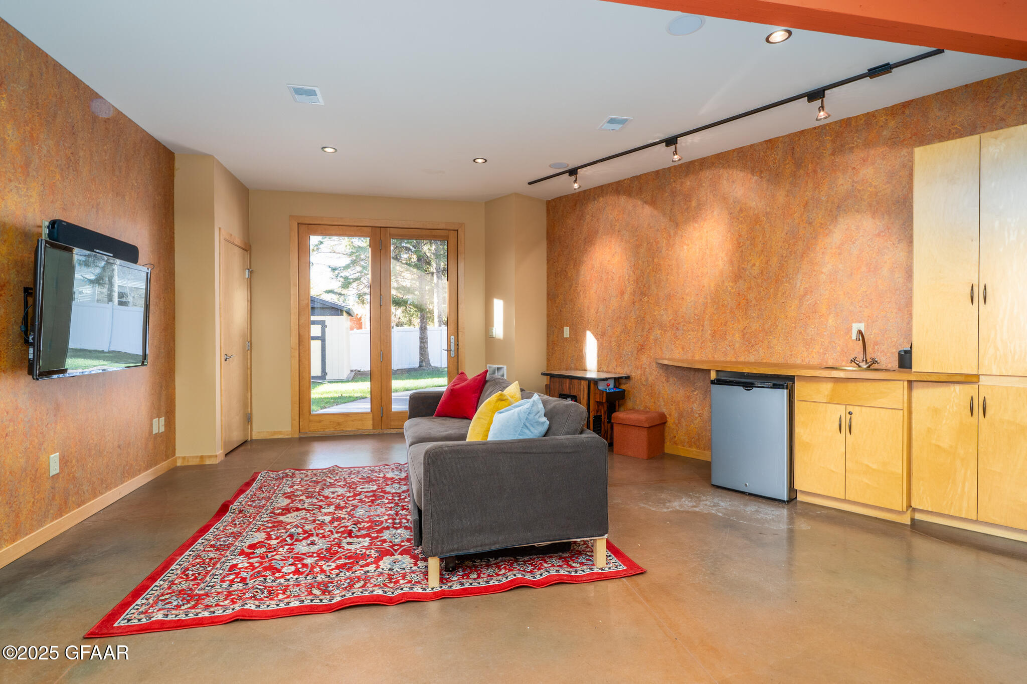 3012 E ELMWOOD Drive