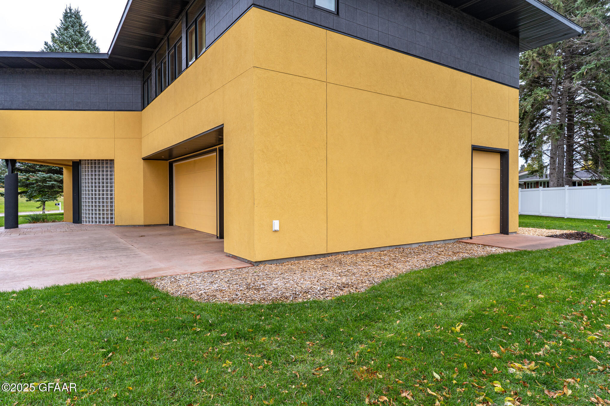 3012 E ELMWOOD Drive