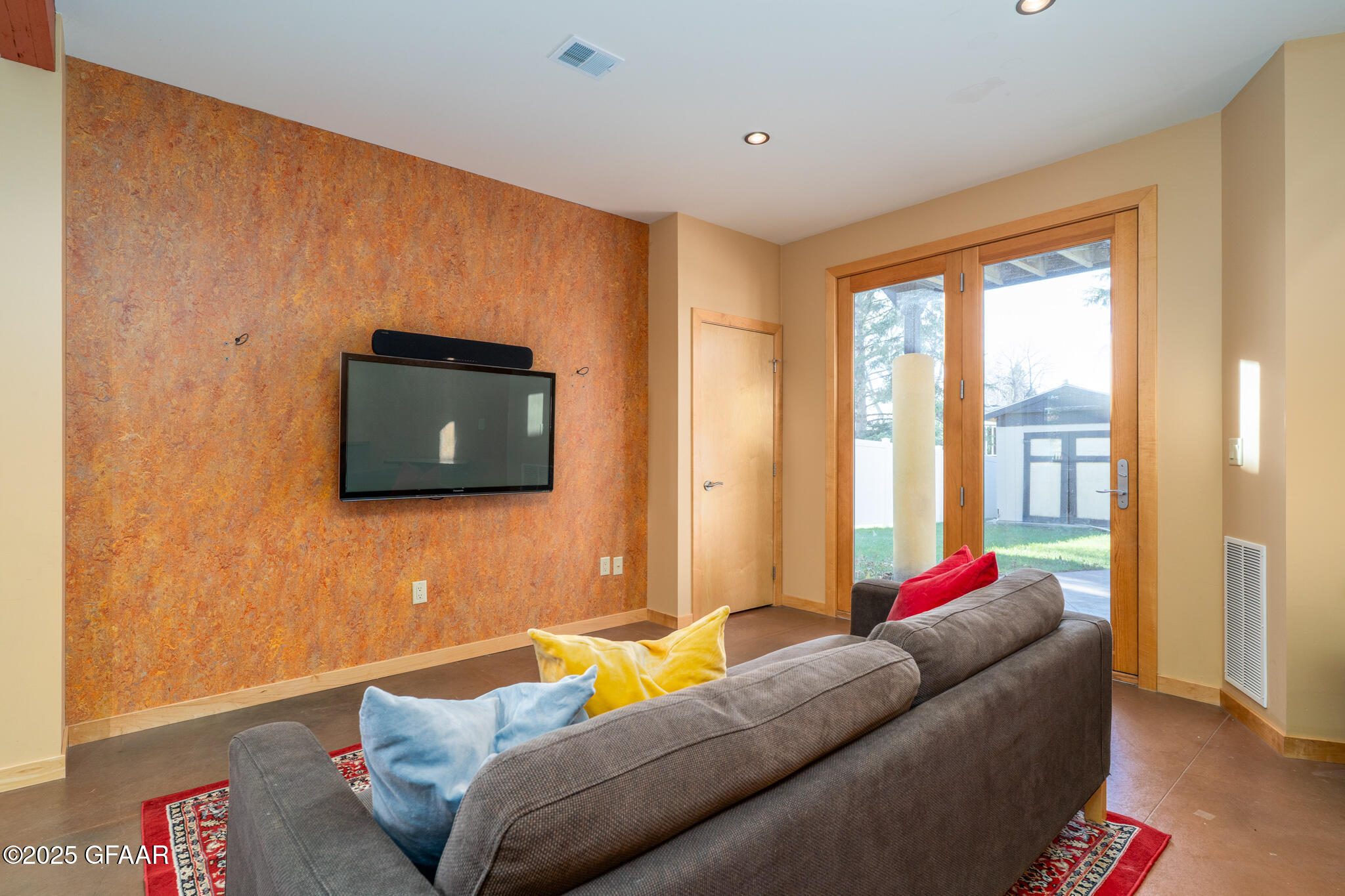 3012 E ELMWOOD Drive