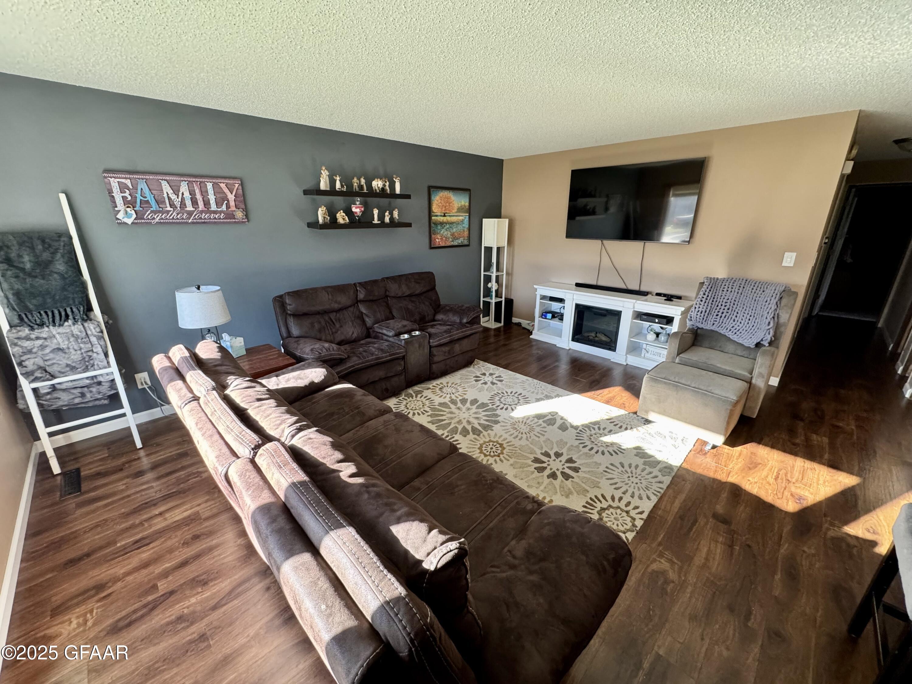 718 CENTRAL PLAINS Court