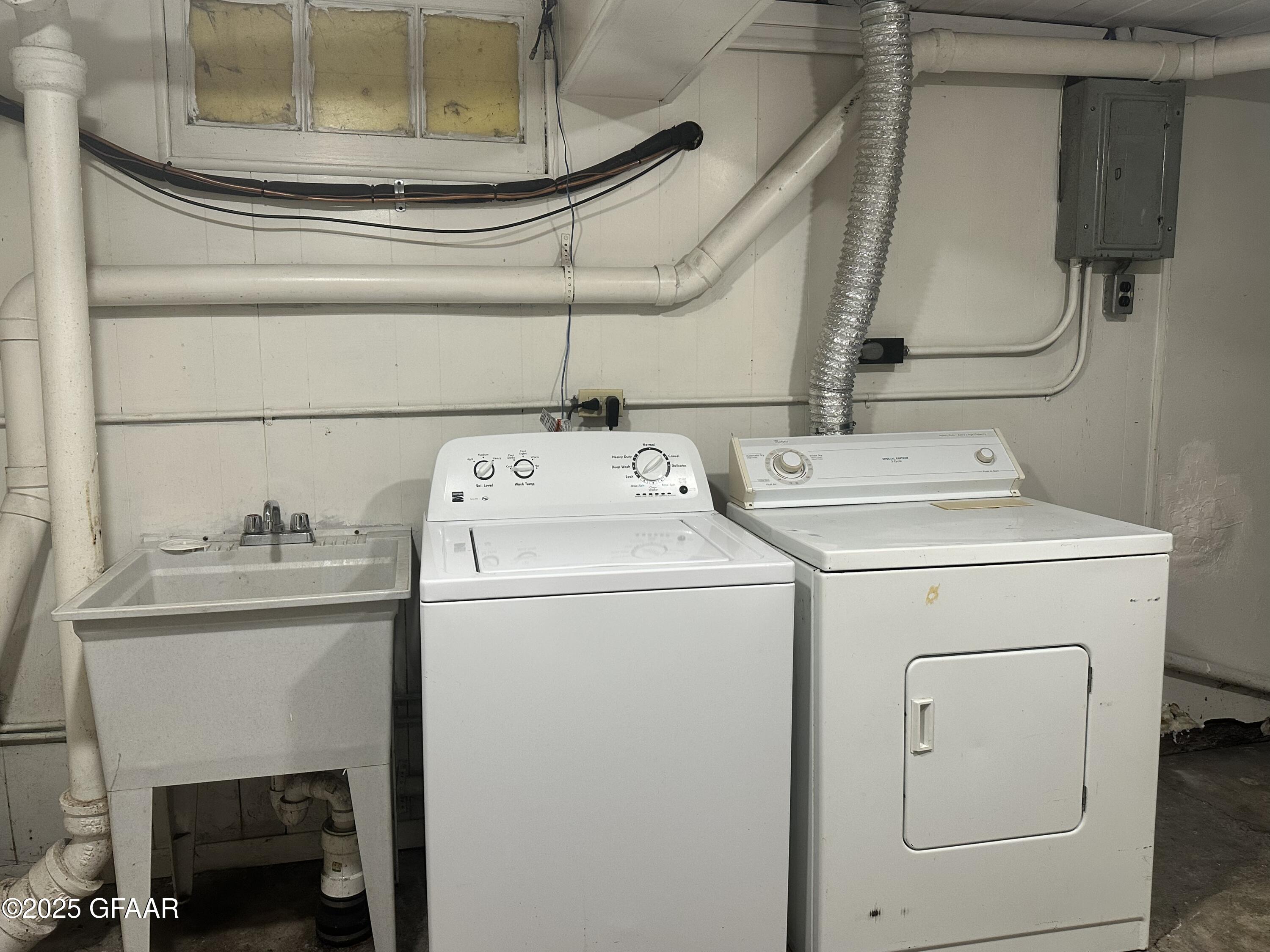 513 CENTRAL Avenue N