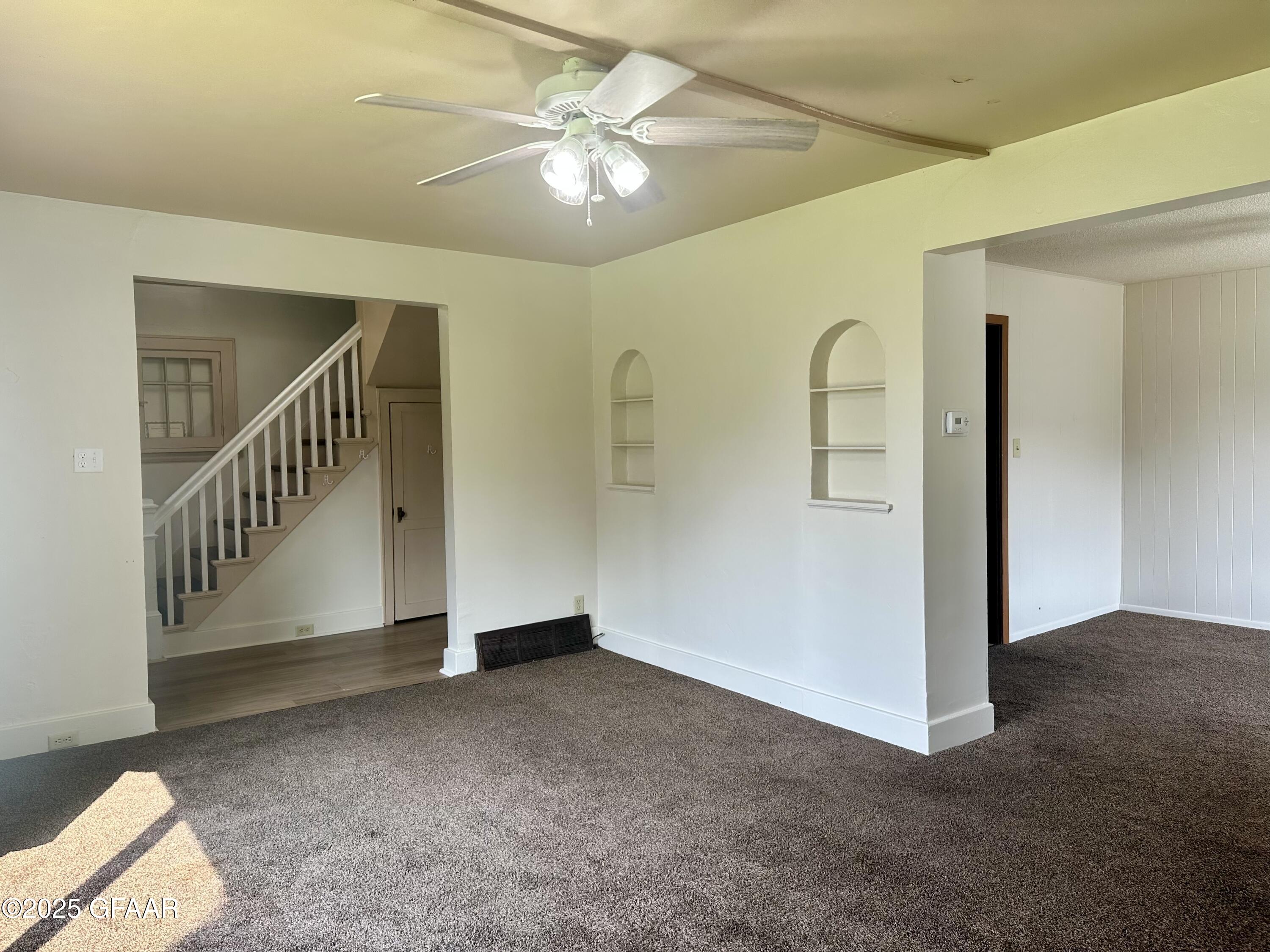 513 CENTRAL Avenue N