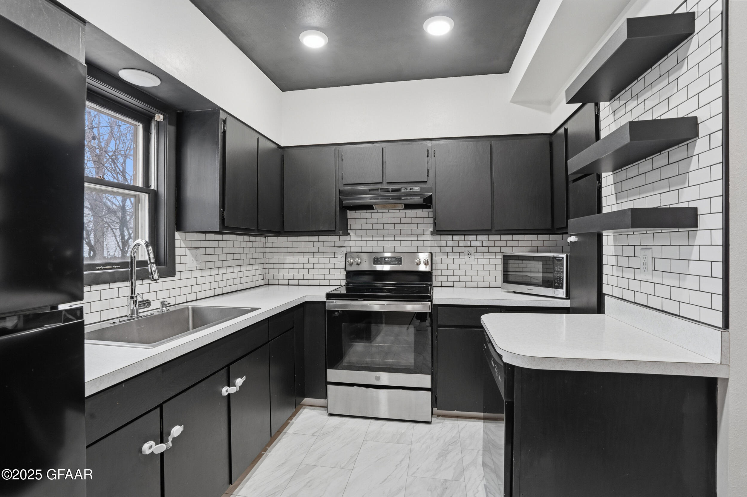 1006 COTTONWOOD Street