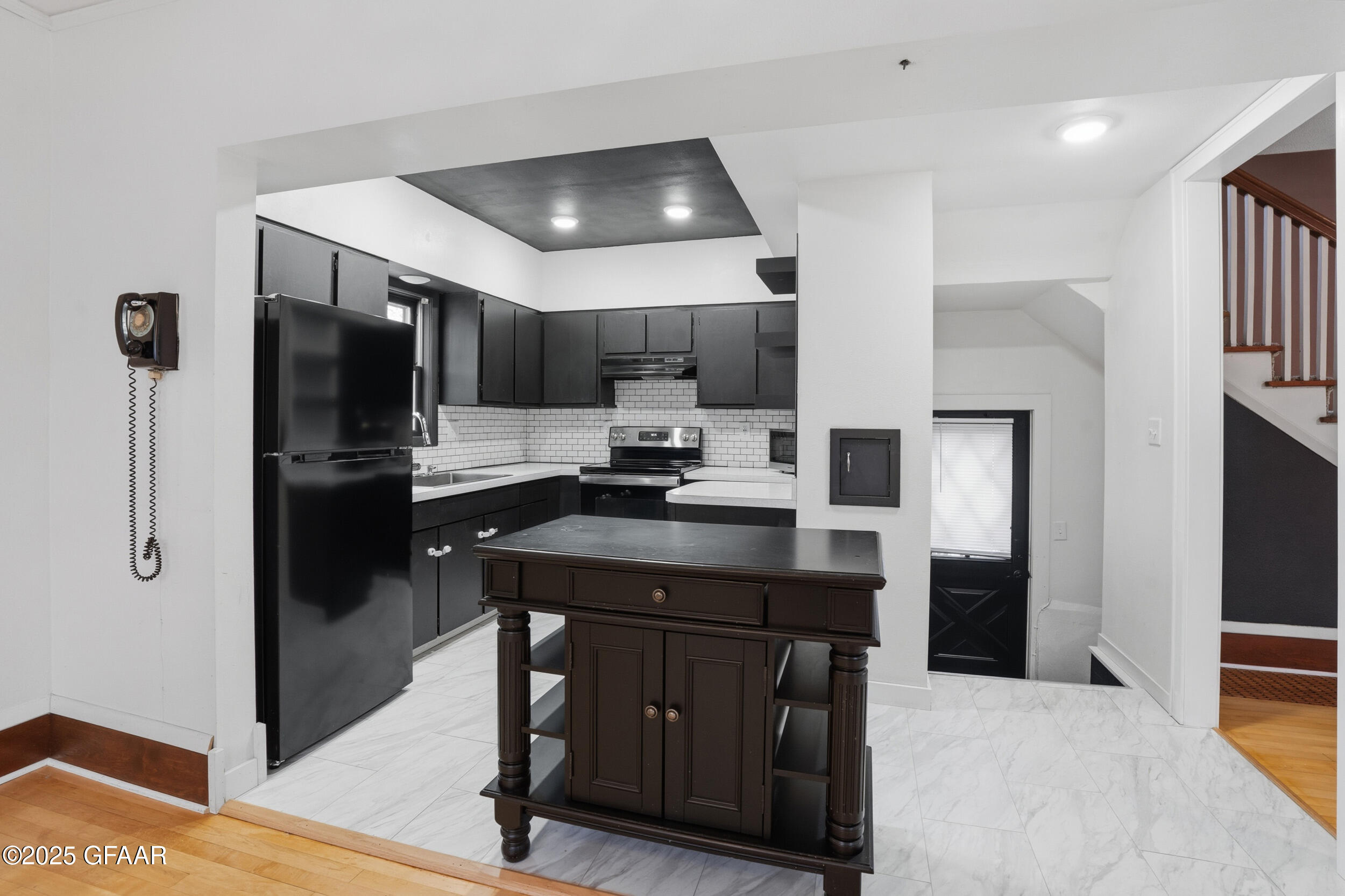 1006 COTTONWOOD Street