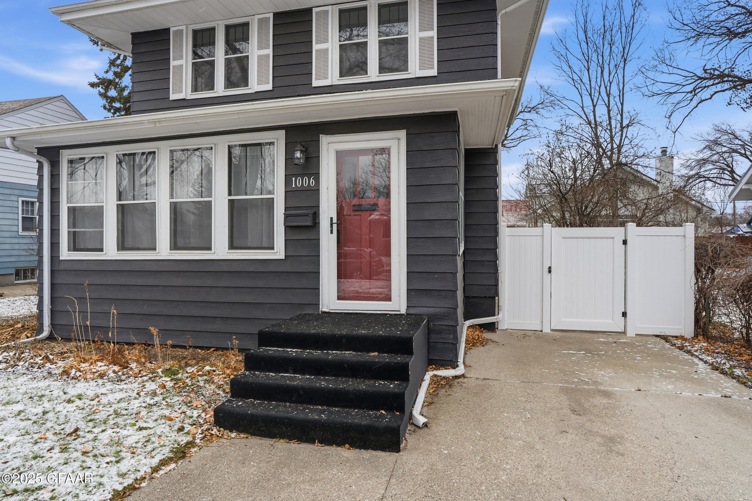 1006 COTTONWOOD Street