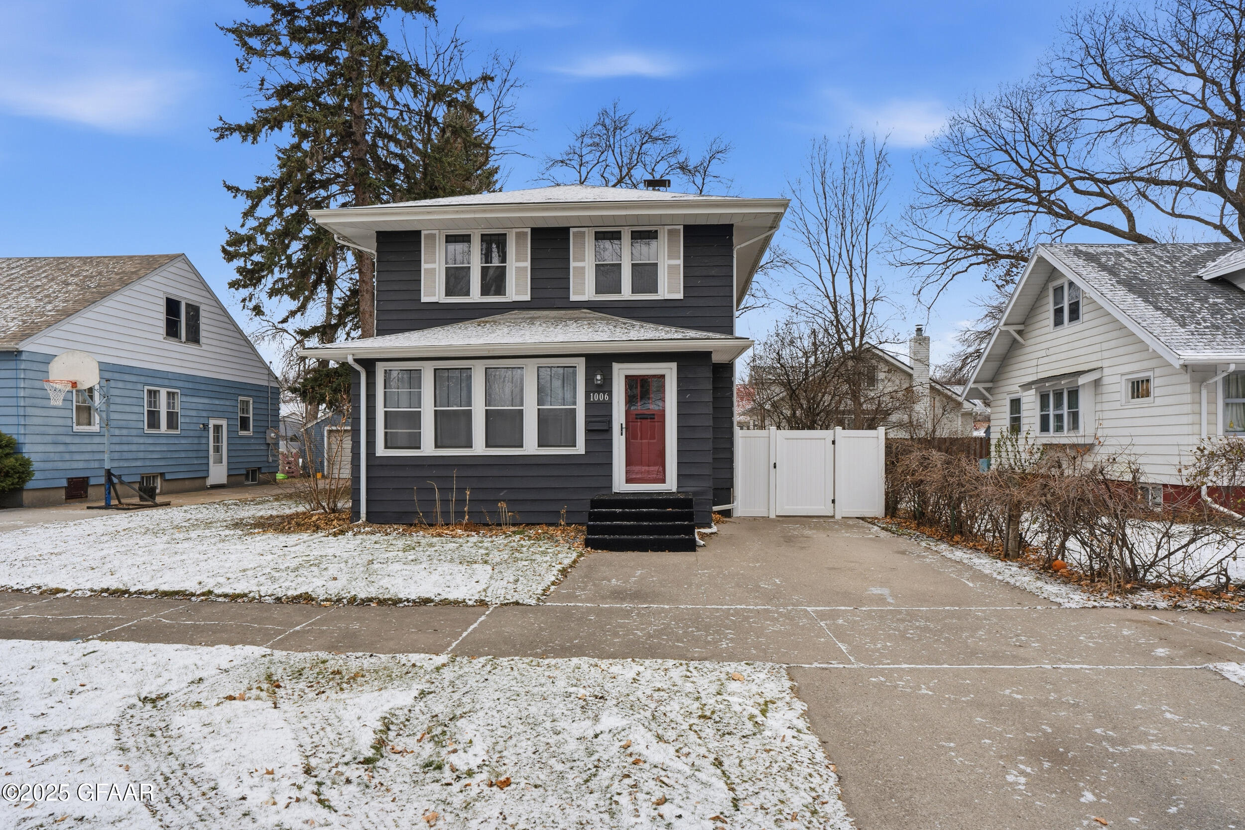 1006 COTTONWOOD Street