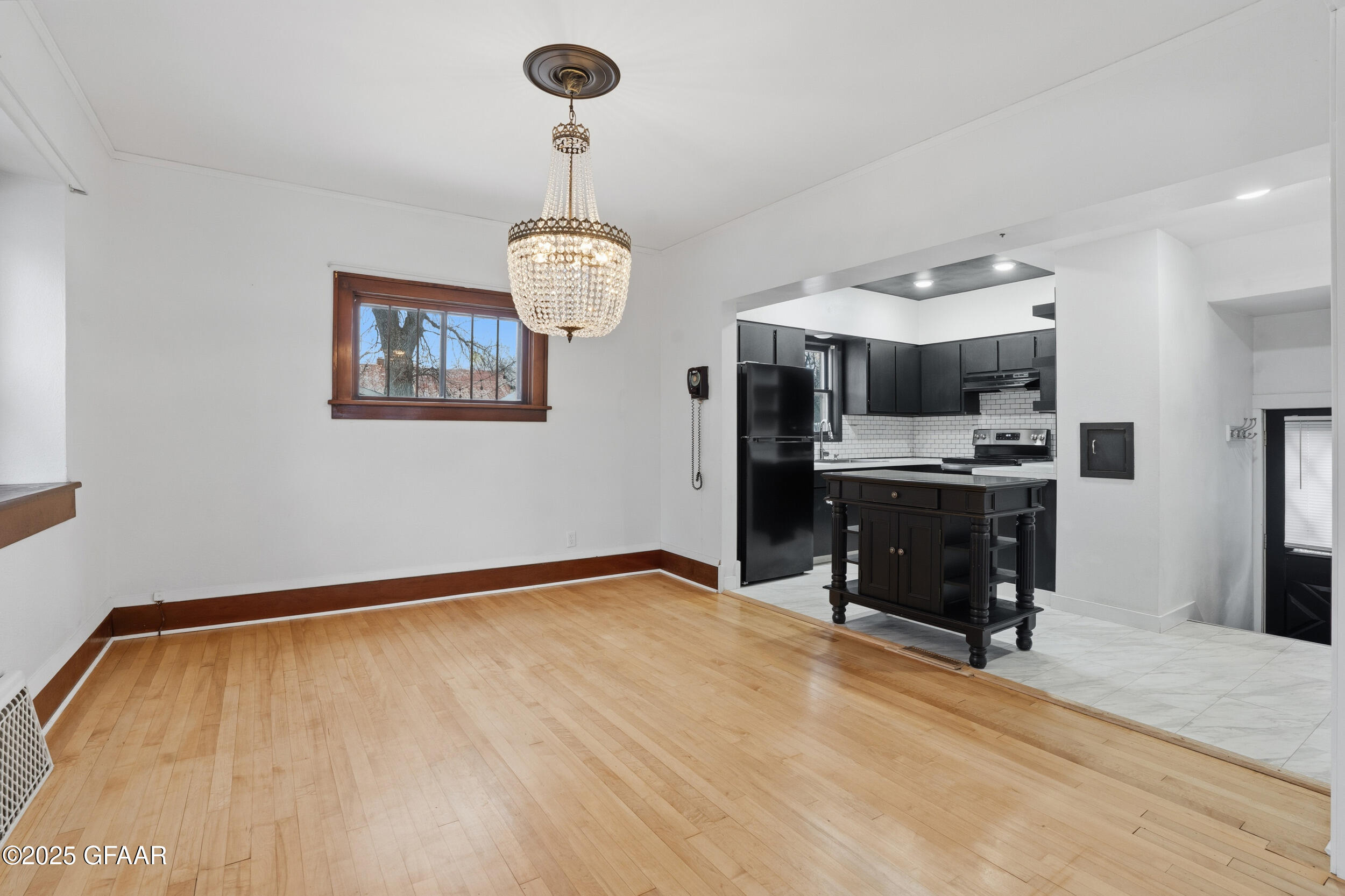 1006 COTTONWOOD Street