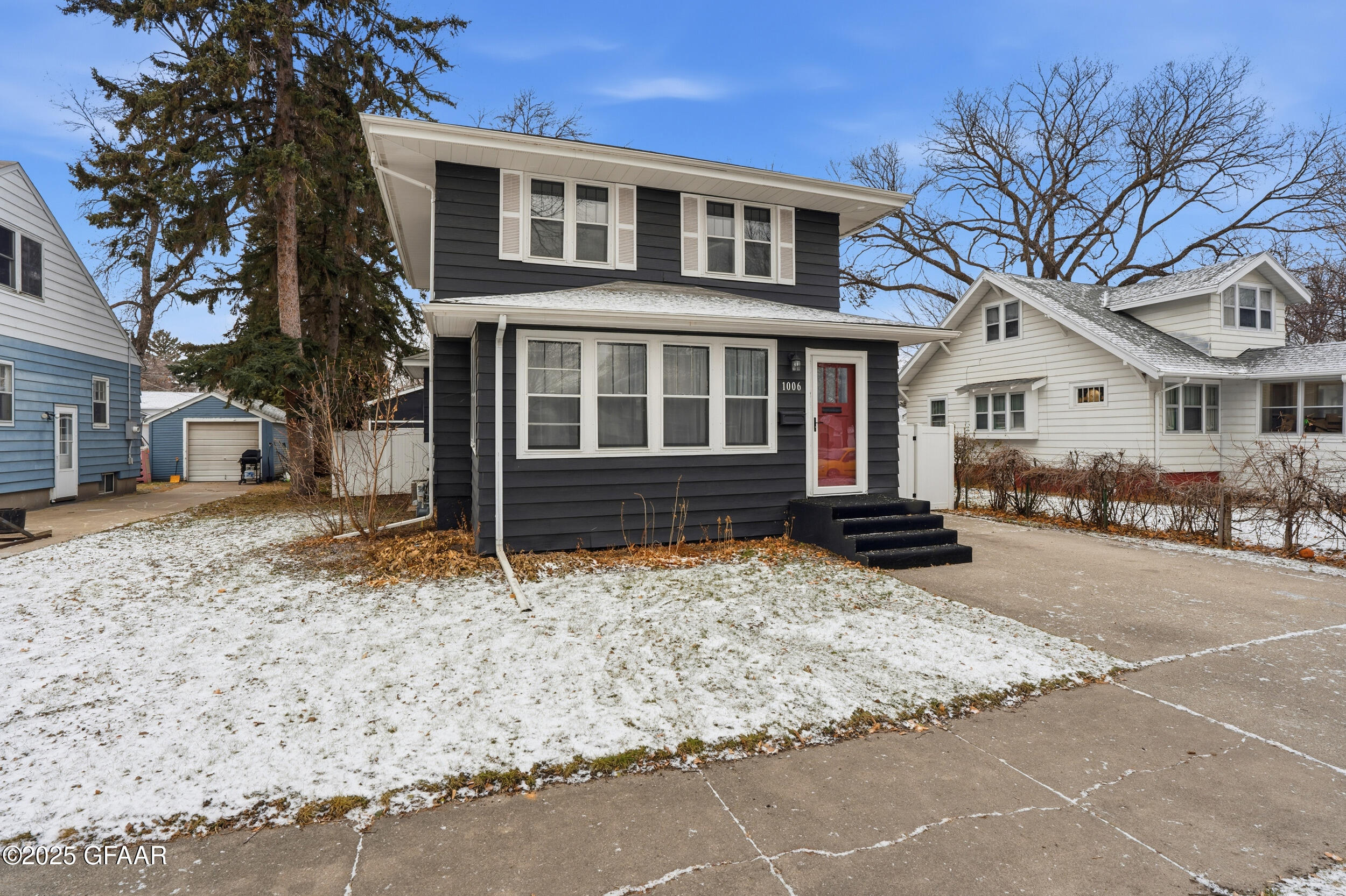 1006 COTTONWOOD Street