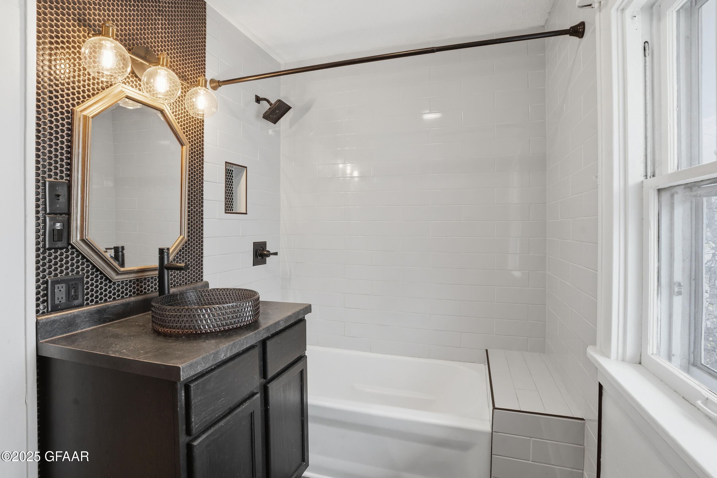 1006 COTTONWOOD Street