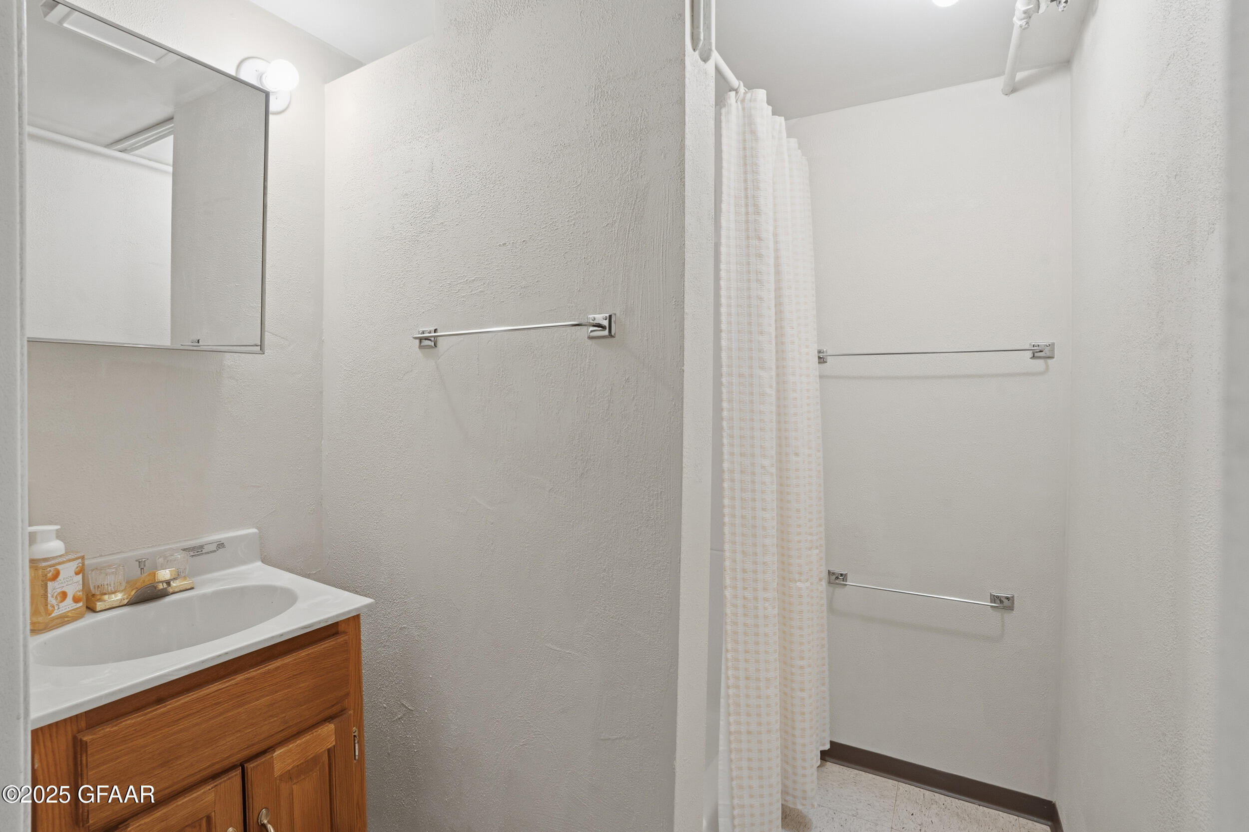 1006 COTTONWOOD Street