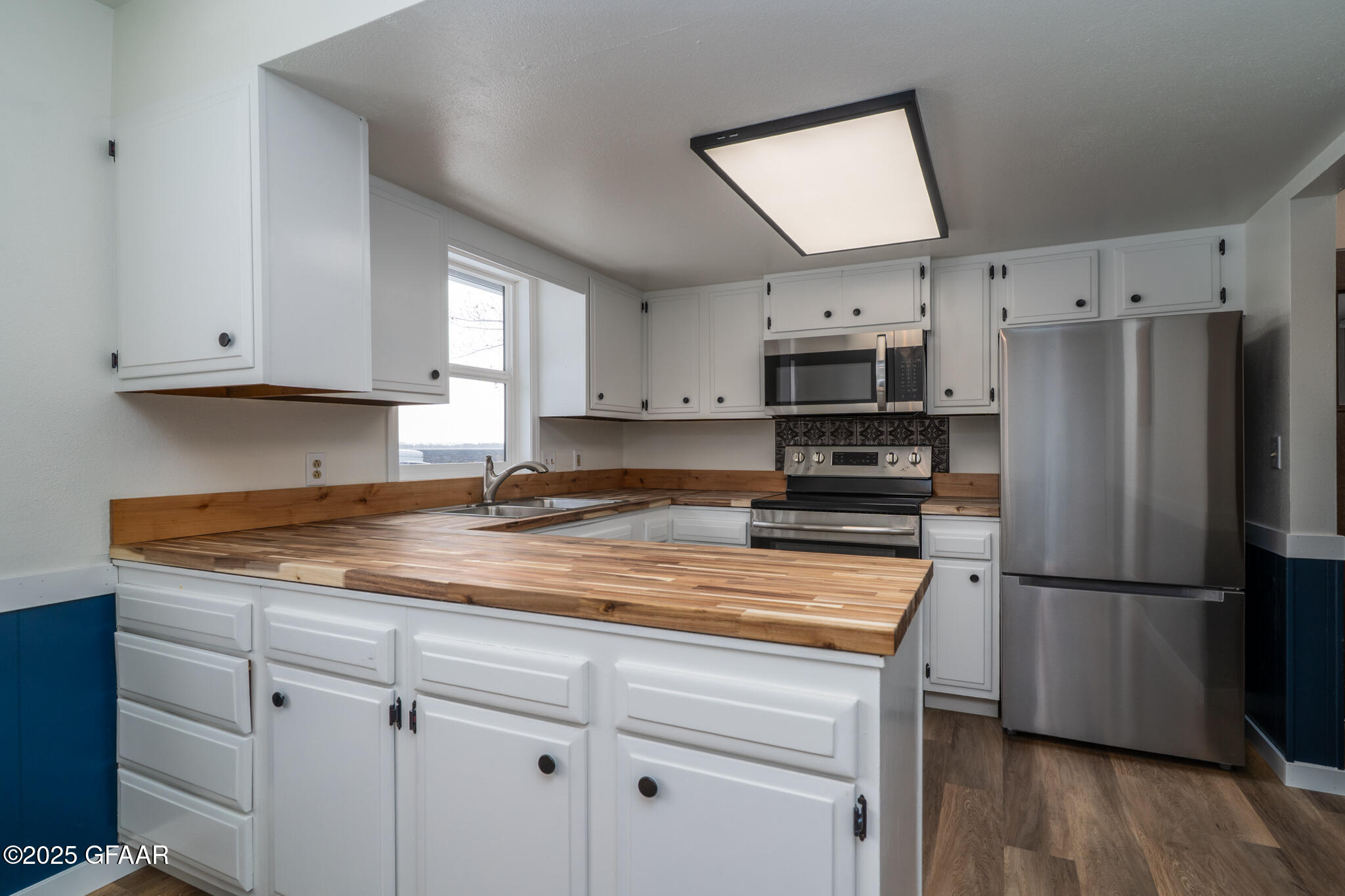 17052 15TH Street NE