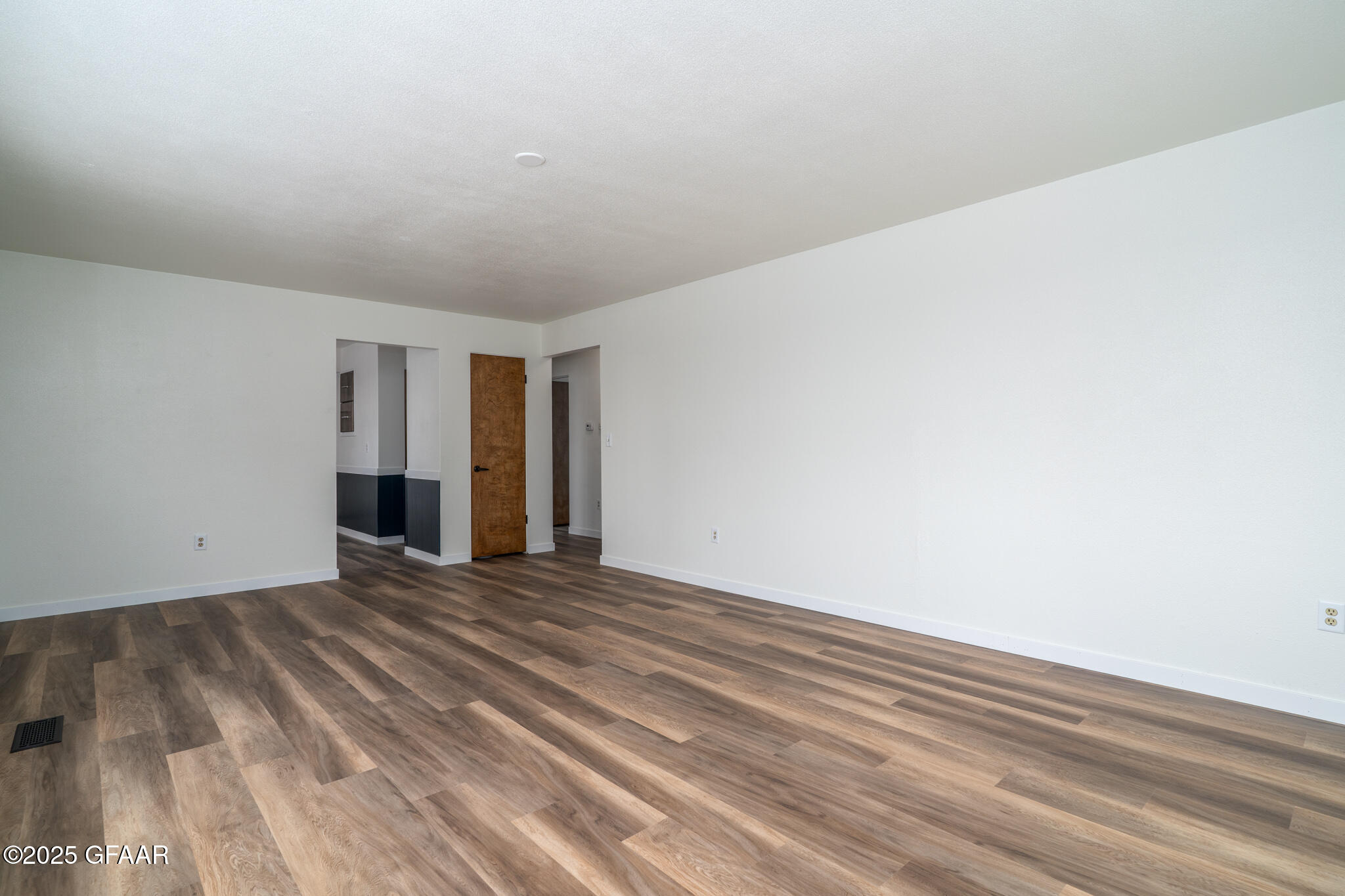 17052 15TH Street NE