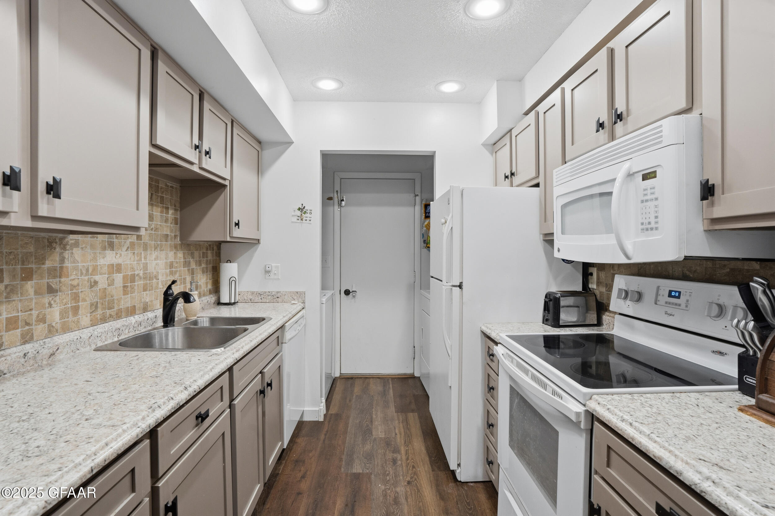 3720 CHERRY Street, M50