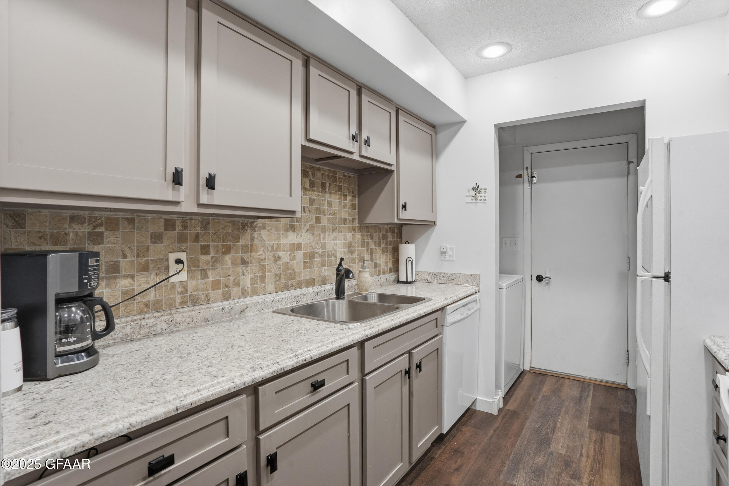 3720 CHERRY Street, M50