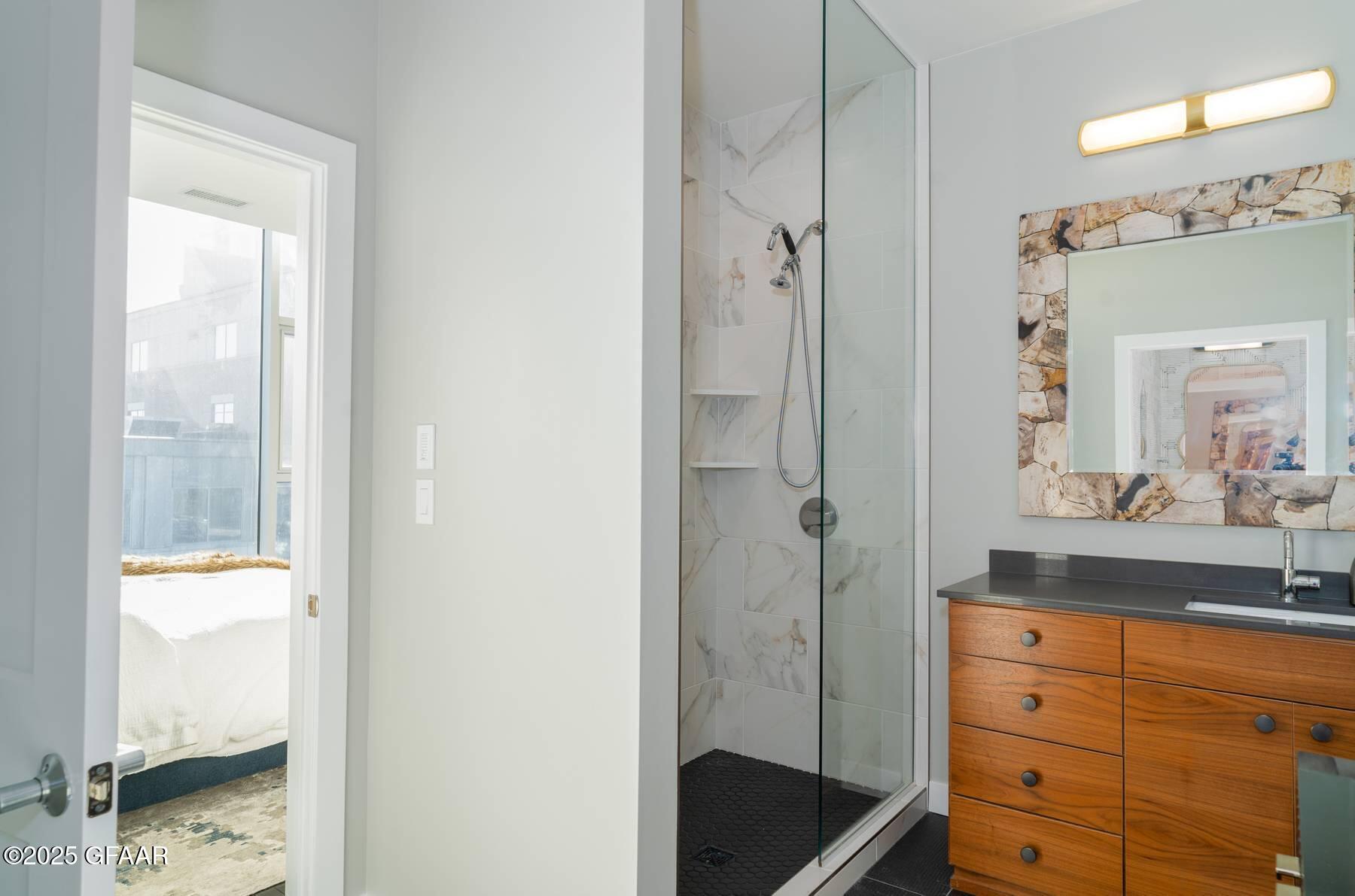 15 4TH Street S, 402