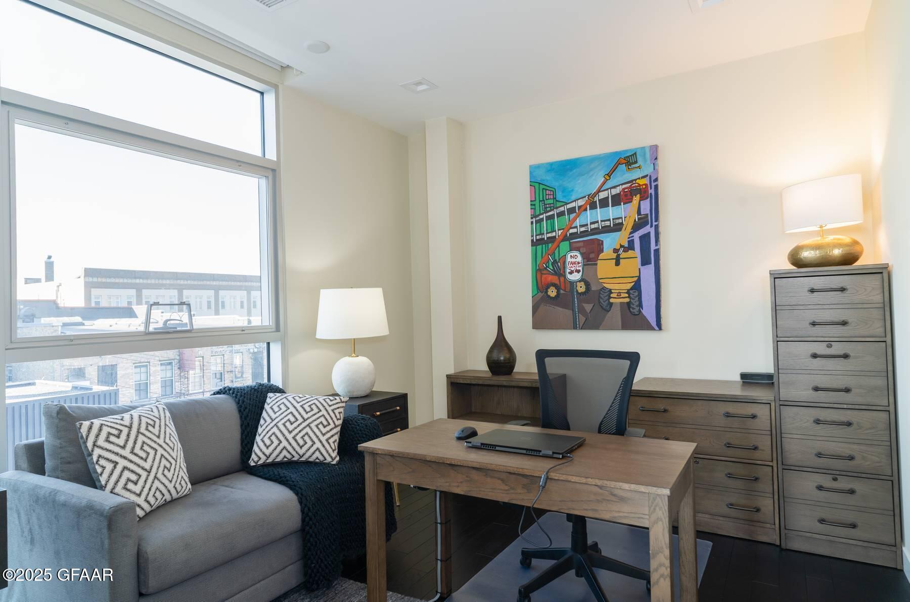 15 4TH Street S, 402