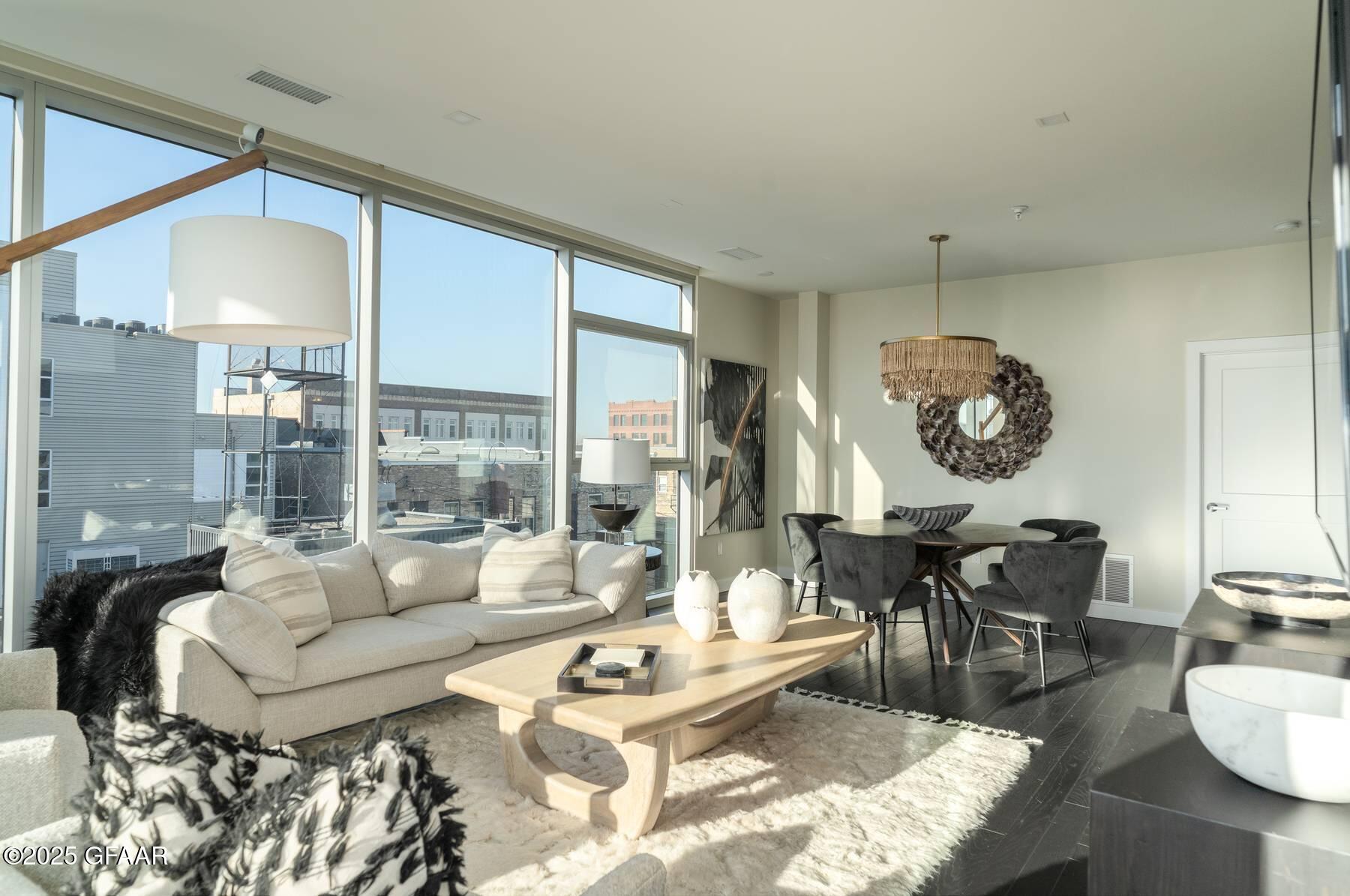 15 4TH Street S, 402