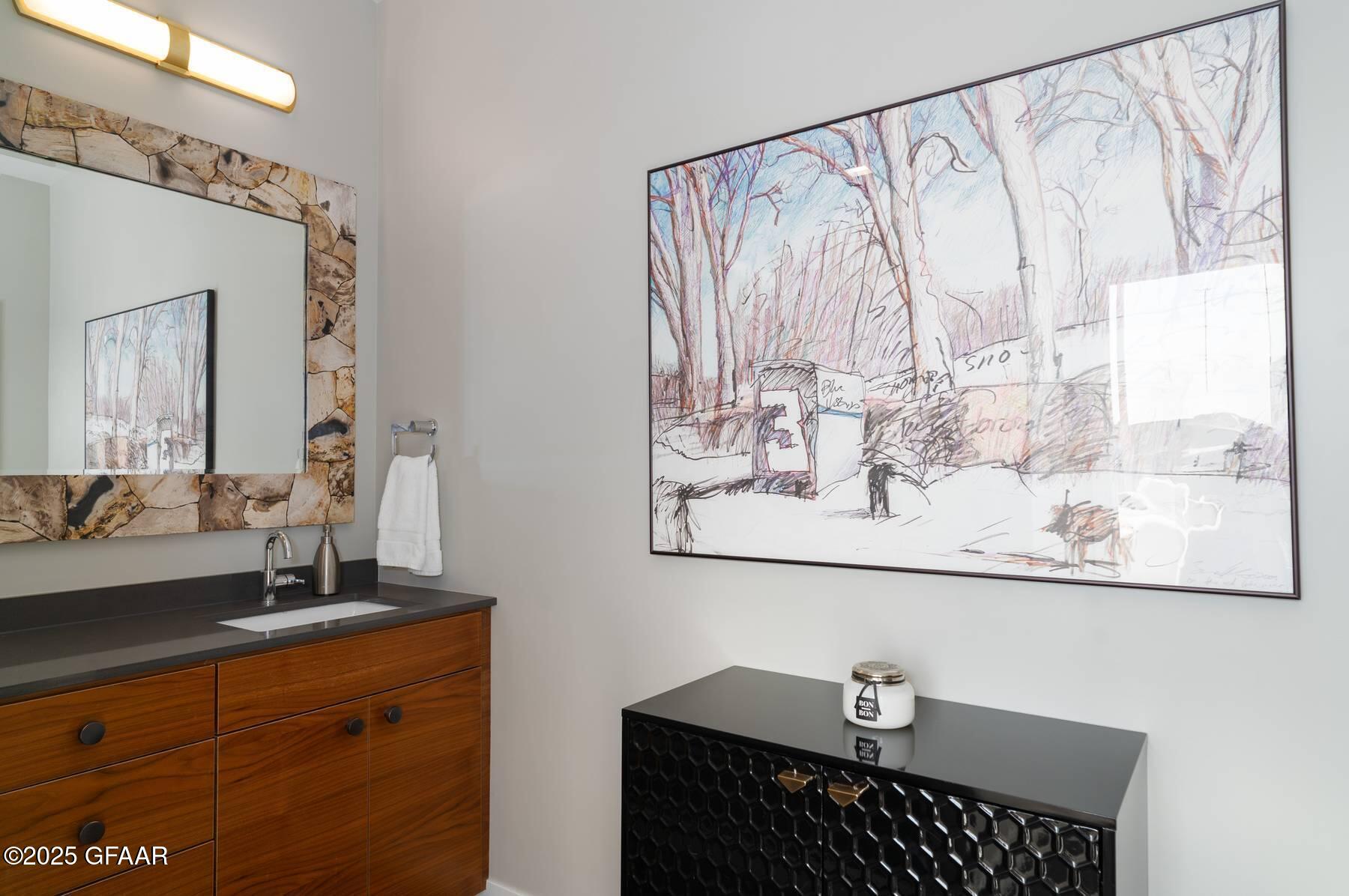 15 4TH Street S, 402