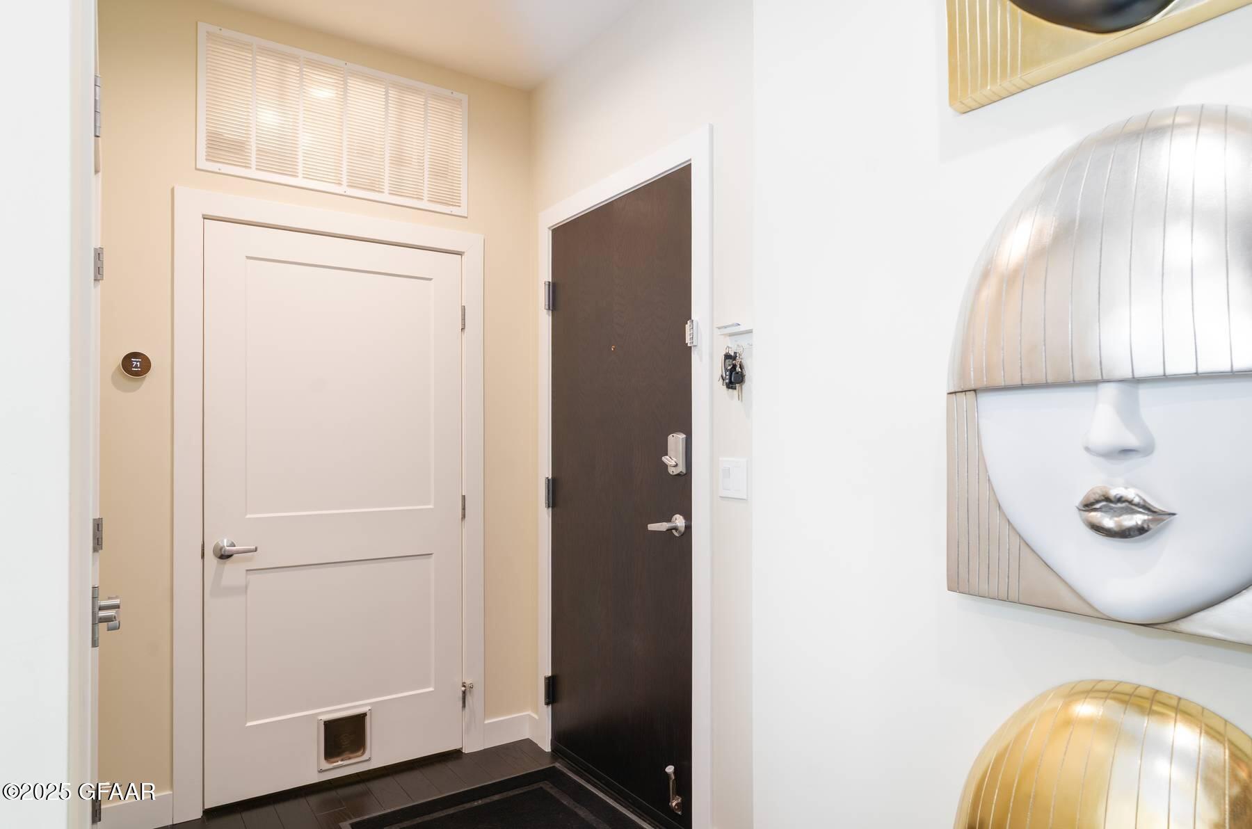 15 4TH Street S, 402
