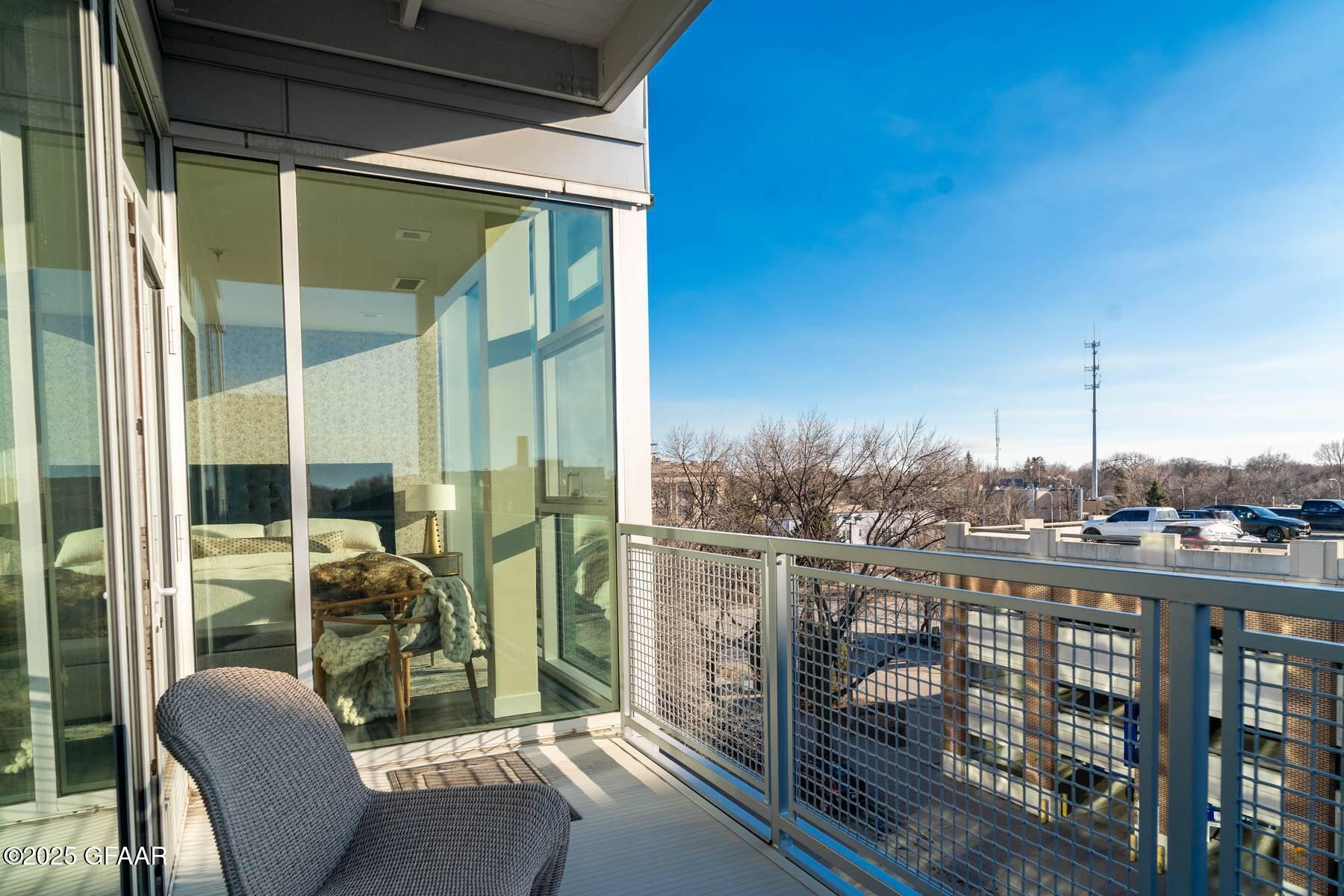 15 4TH Street S, 402