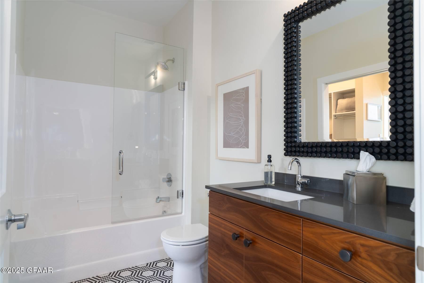 15 4TH Street S, 402