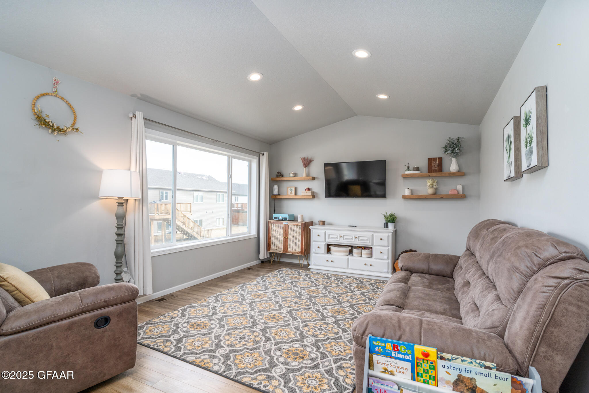960 CEDAR BURLS Drive