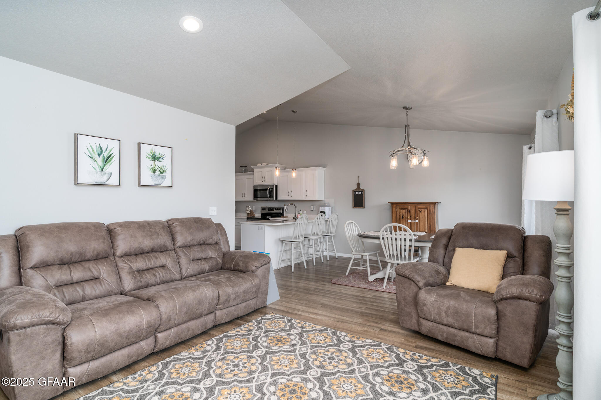 960 CEDAR BURLS Drive