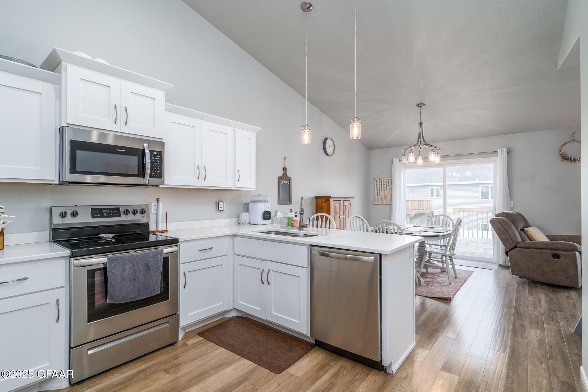 960 CEDAR BURLS Drive