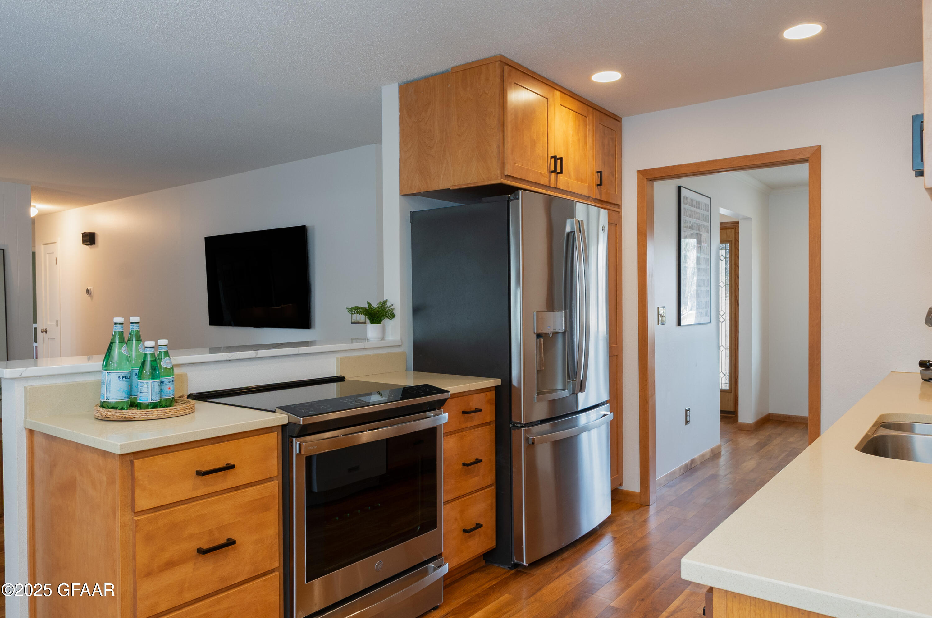 3002 WEST ELMWOOD Drive