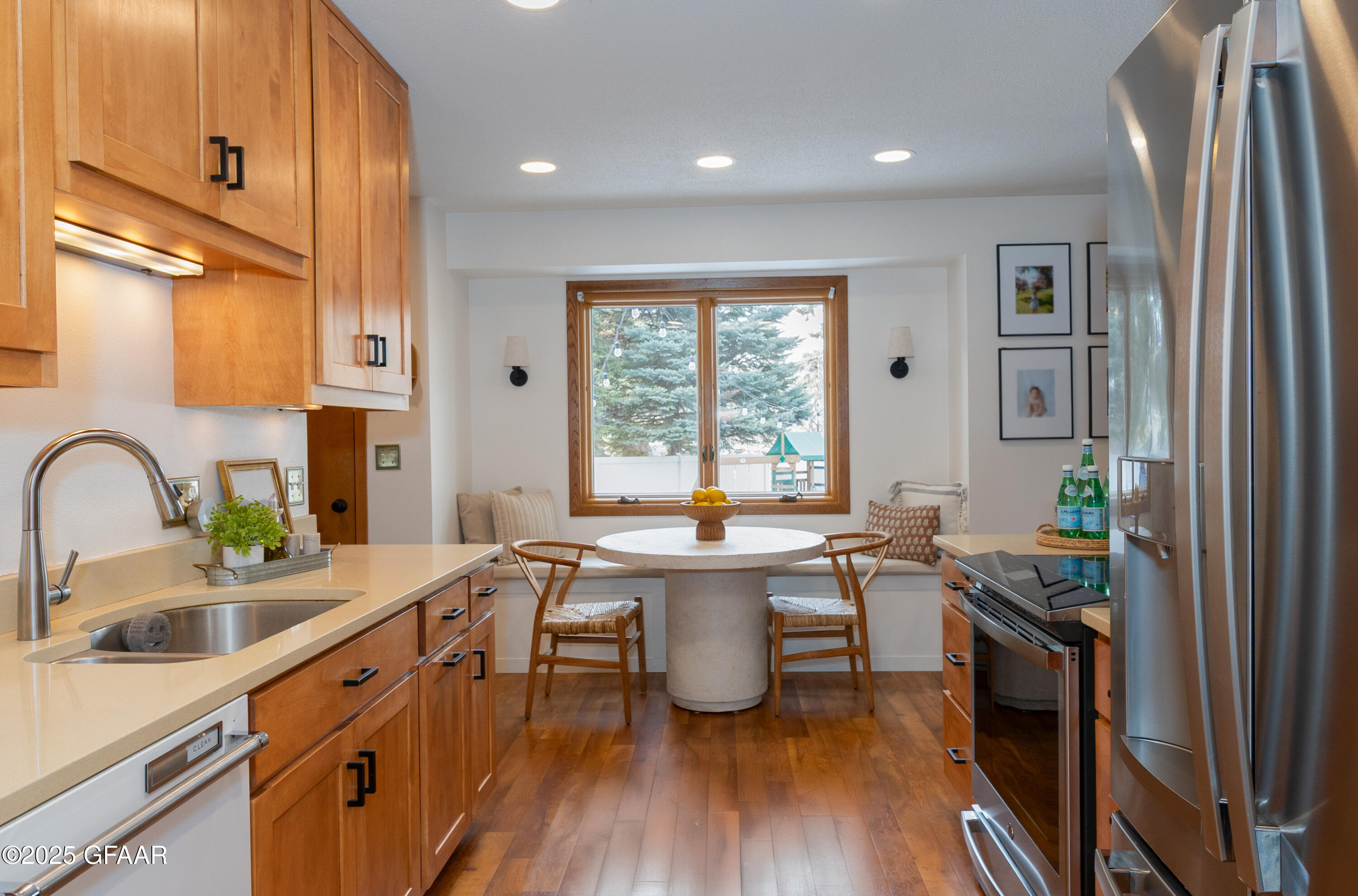 3002 WEST ELMWOOD Drive