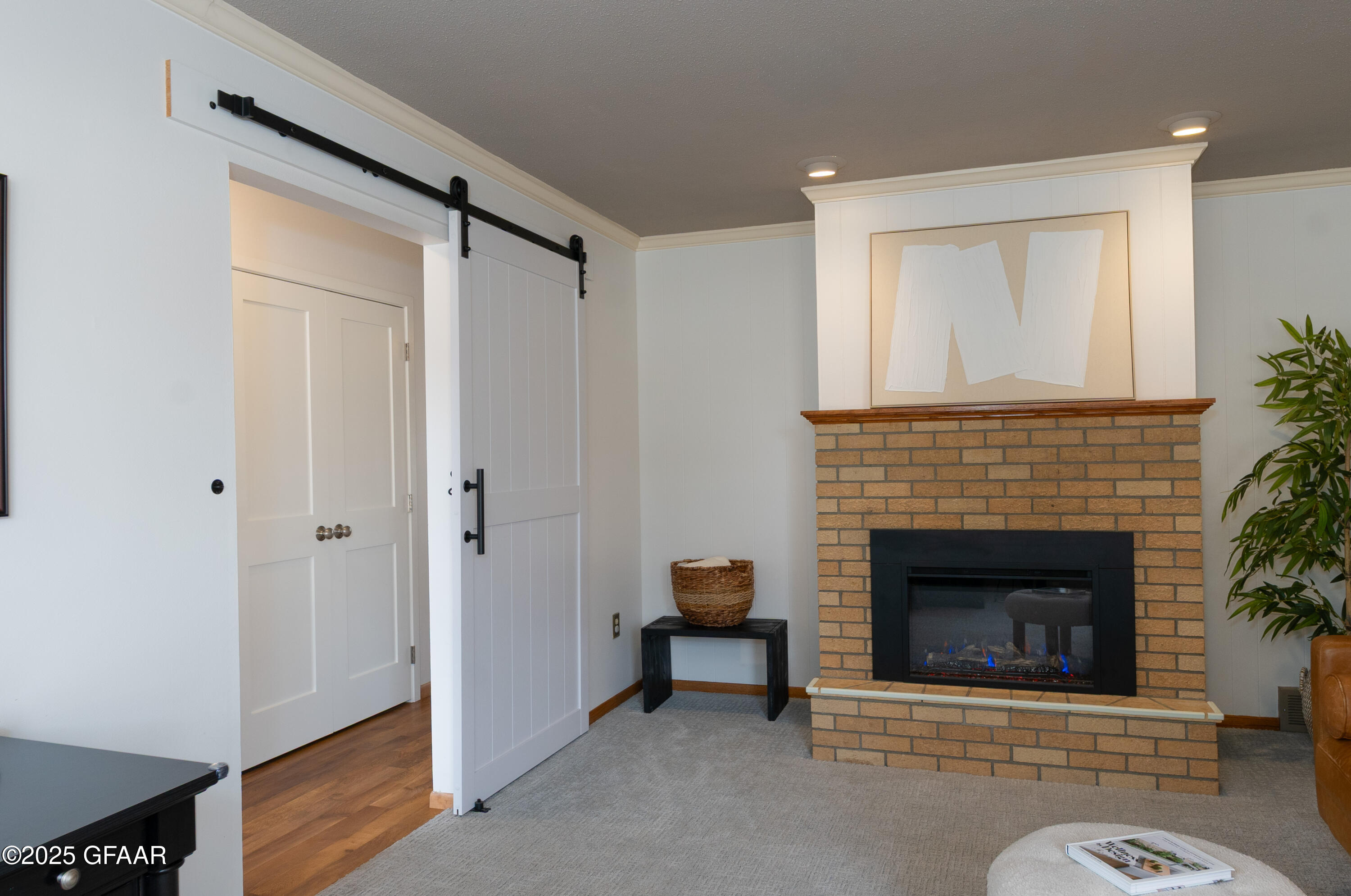 3002 WEST ELMWOOD Drive