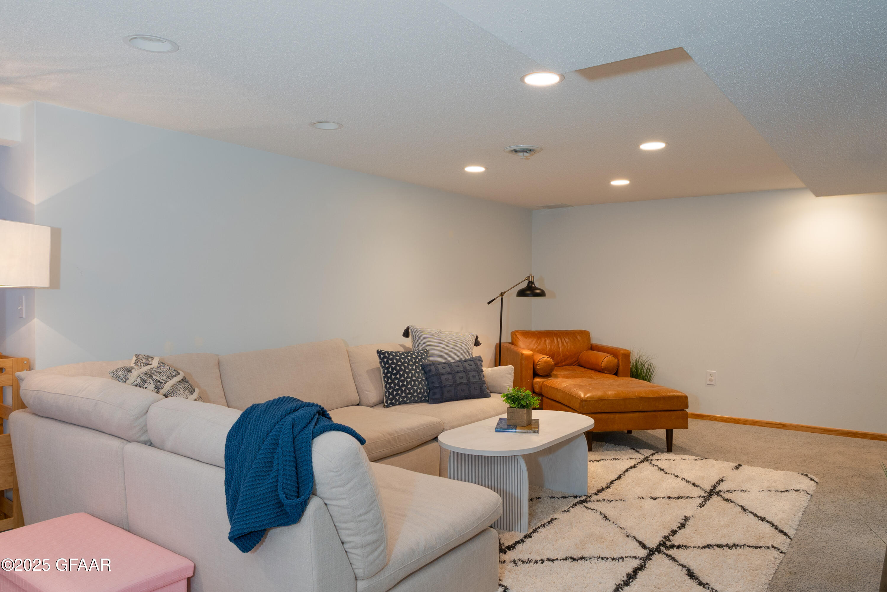 3002 WEST ELMWOOD Drive