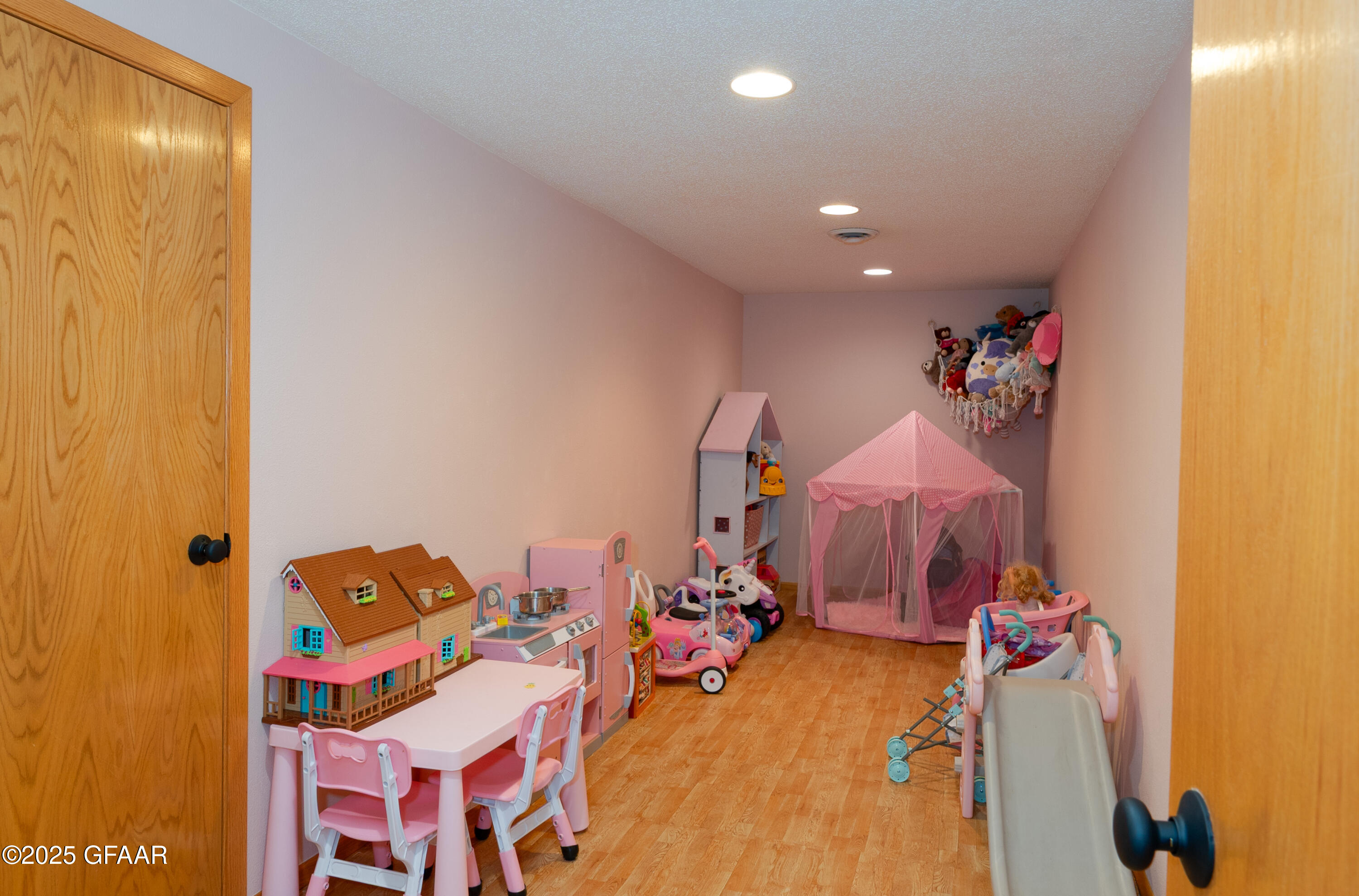 3002 WEST ELMWOOD Drive