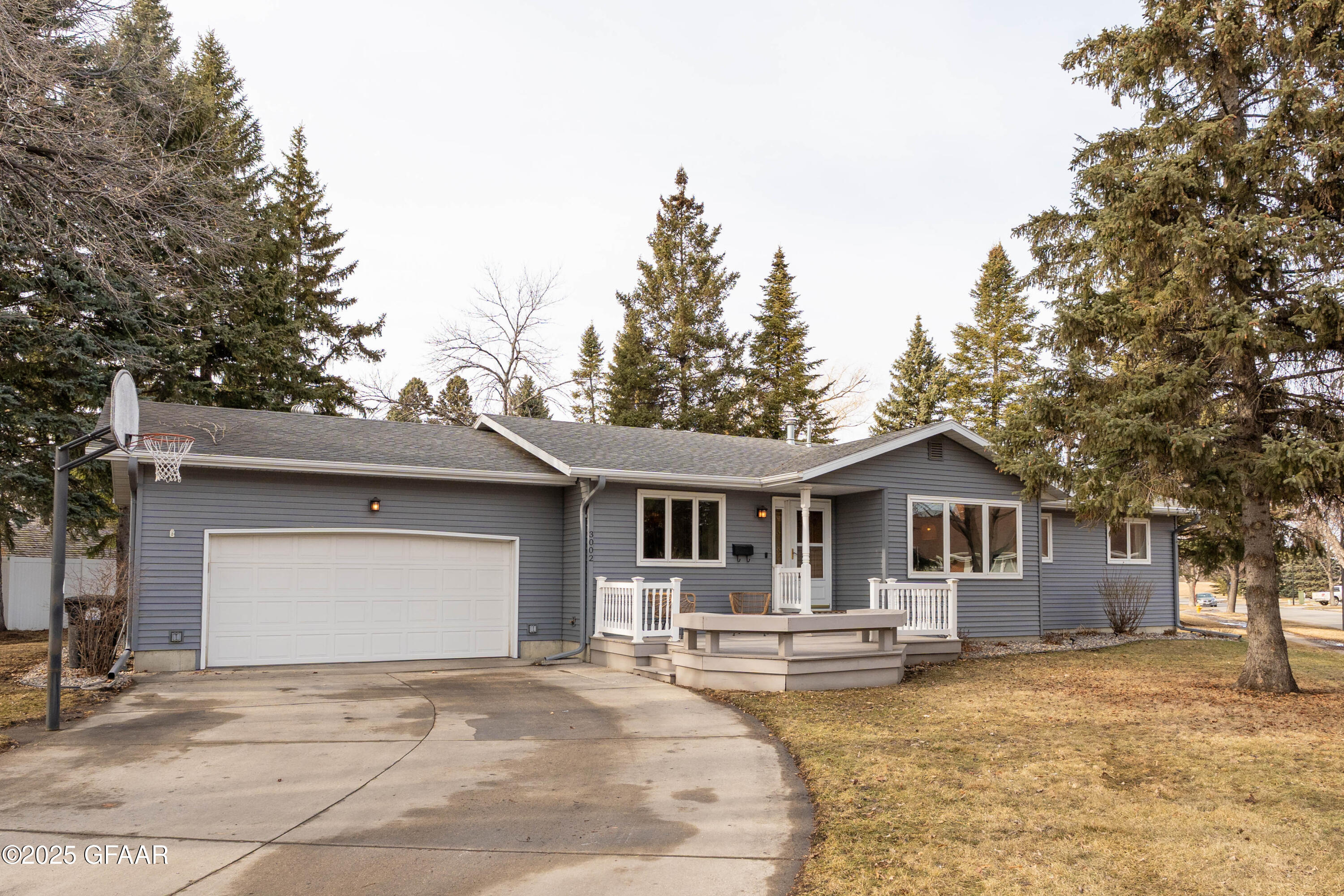 3002 WEST ELMWOOD Drive