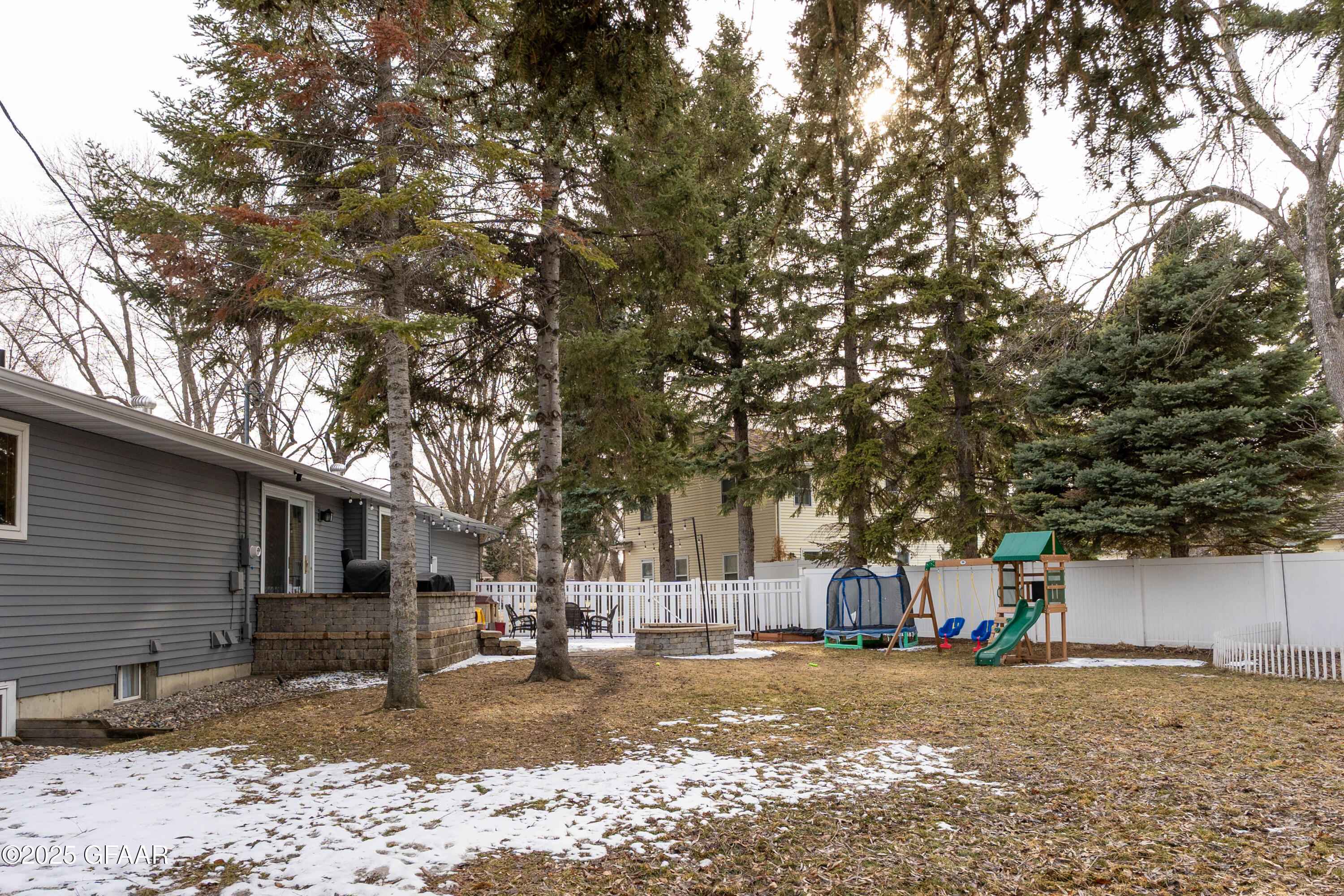 3002 WEST ELMWOOD Drive