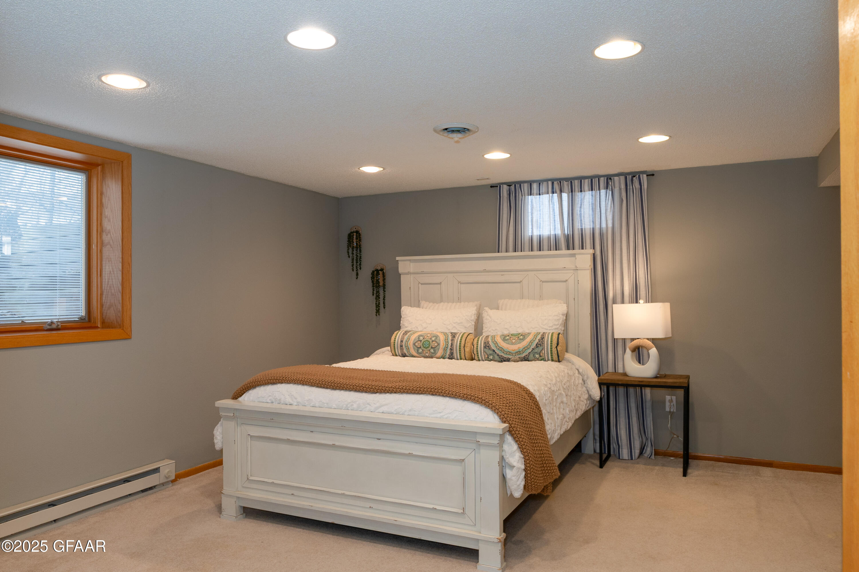 3002 WEST ELMWOOD Drive