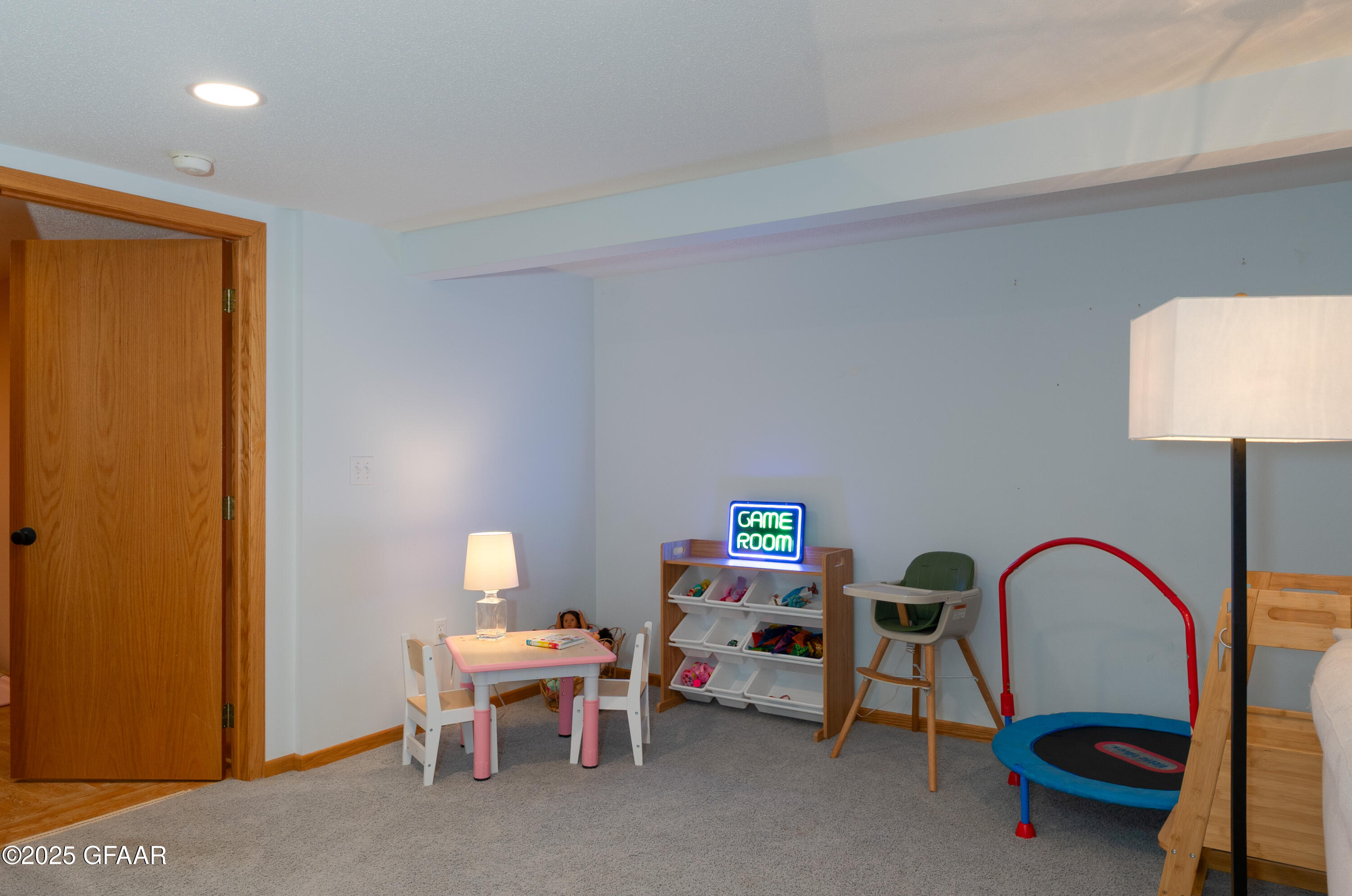 3002 WEST ELMWOOD Drive