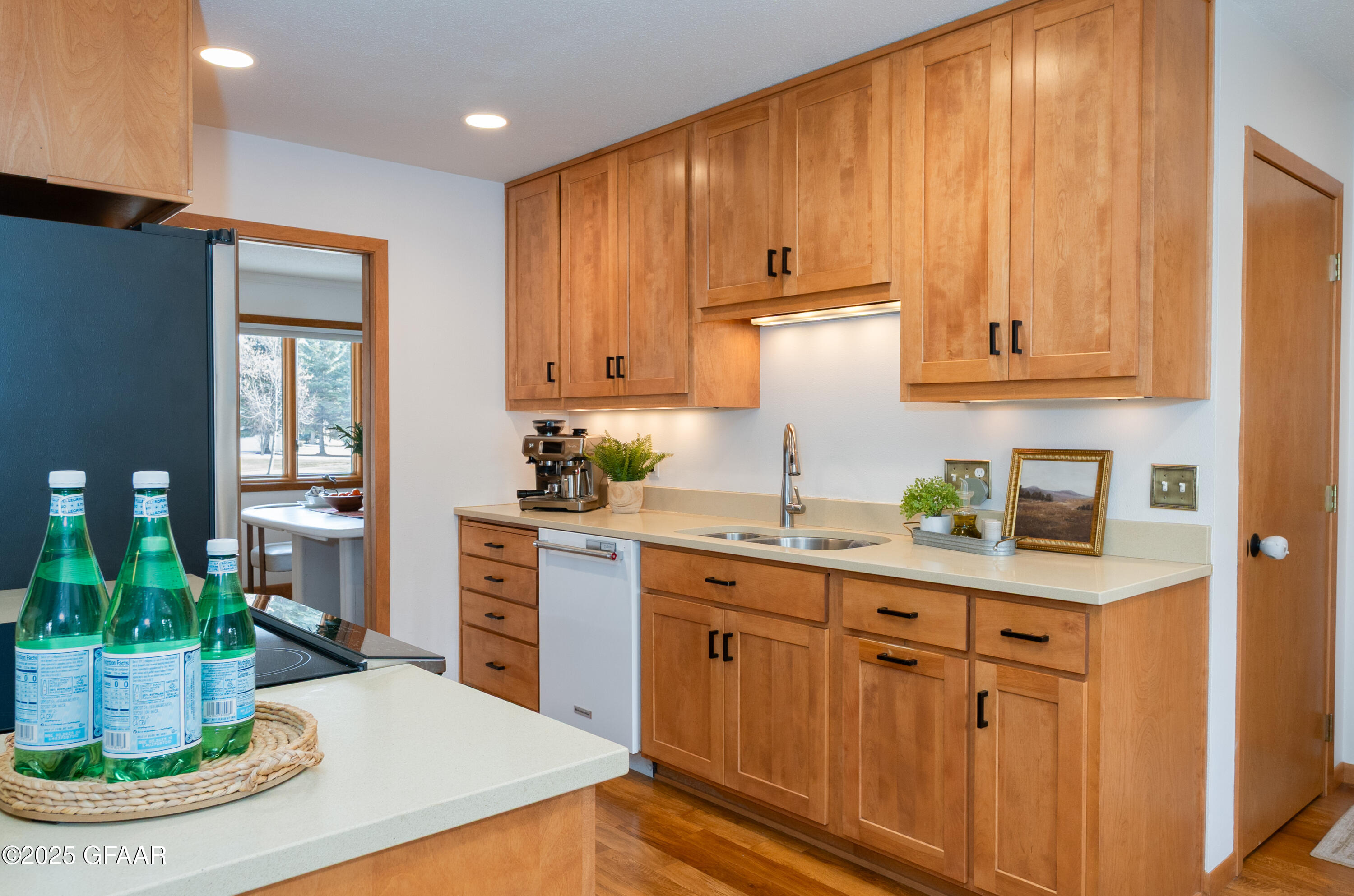 3002 WEST ELMWOOD Drive