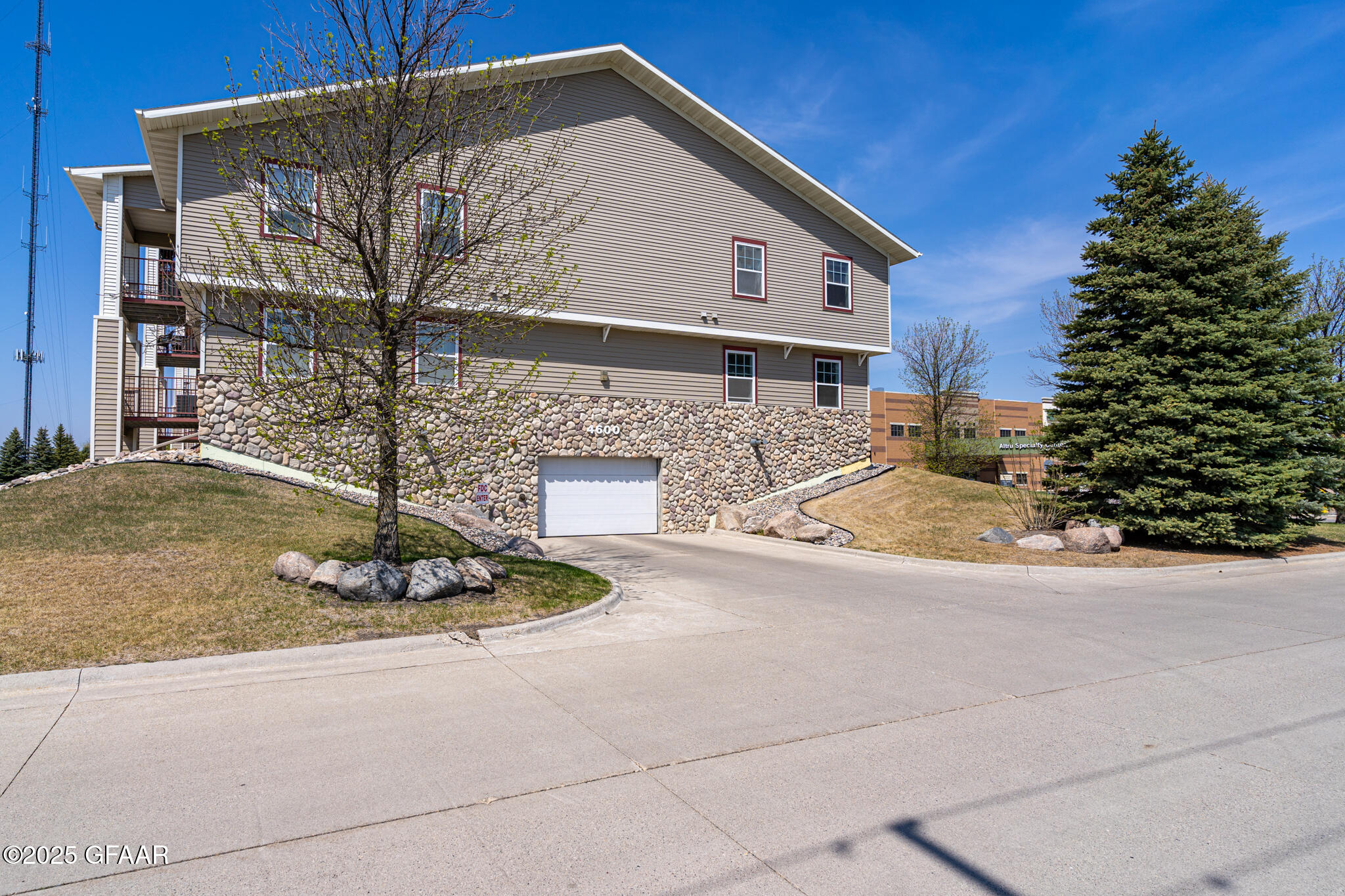 4600 WASHINGTON Street S, 123