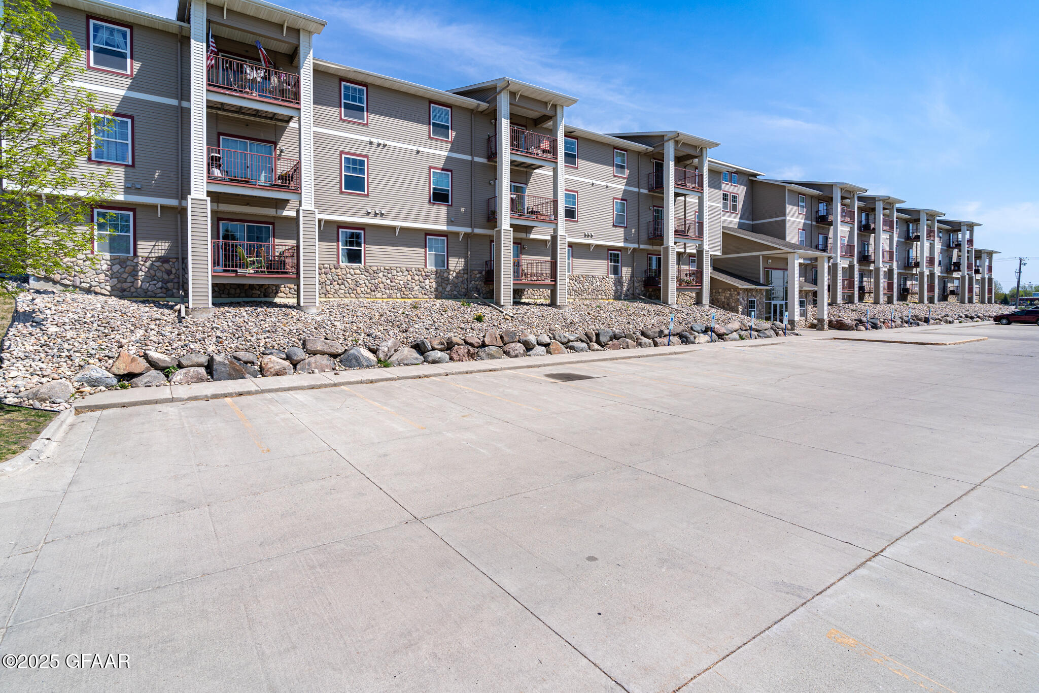 4600 WASHINGTON Street S, 123